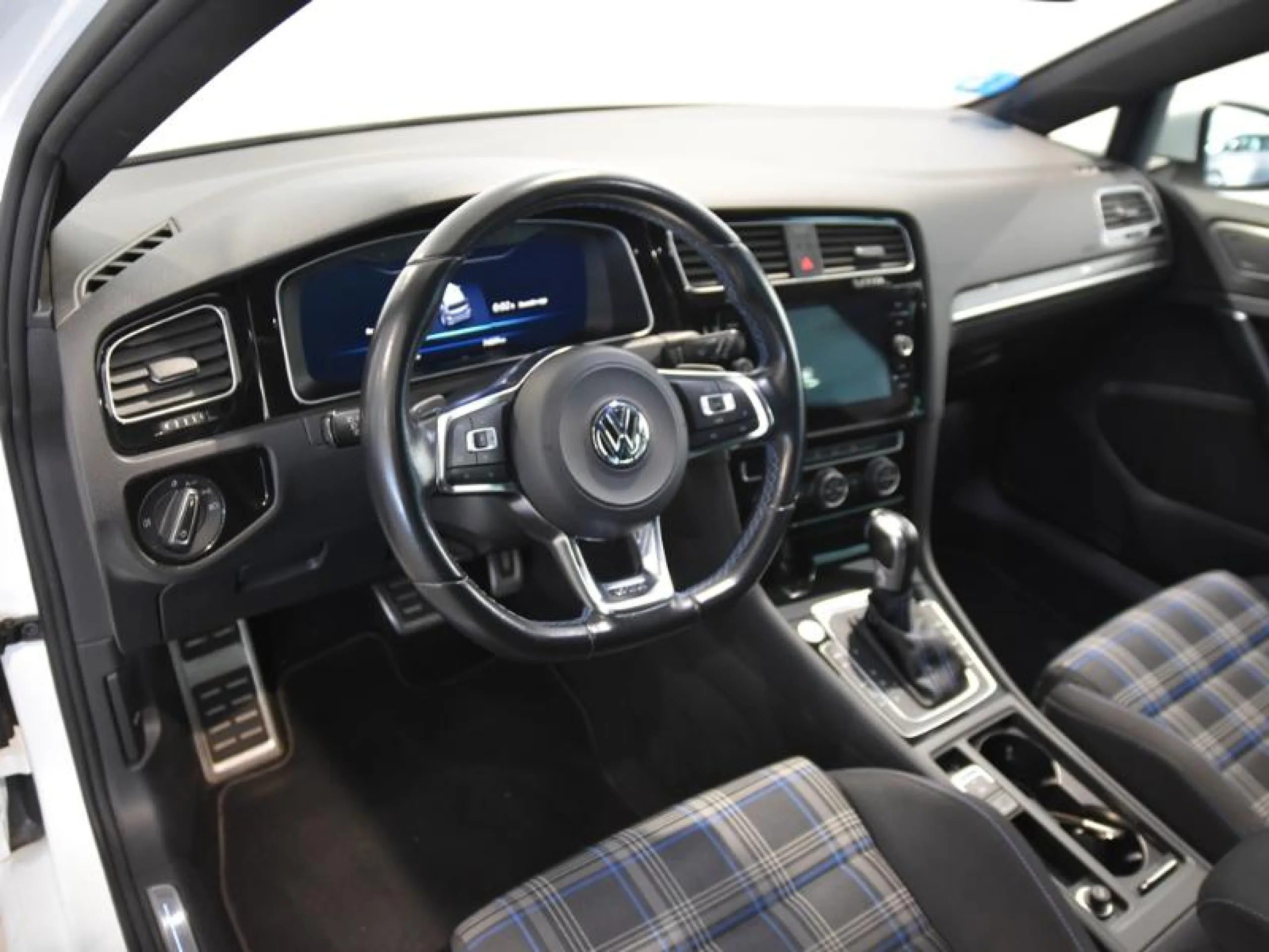 VOLKSWAGEN GOLF GTE 1.4 TSI E POWER 150KW (204CV) DSG - Foto 9