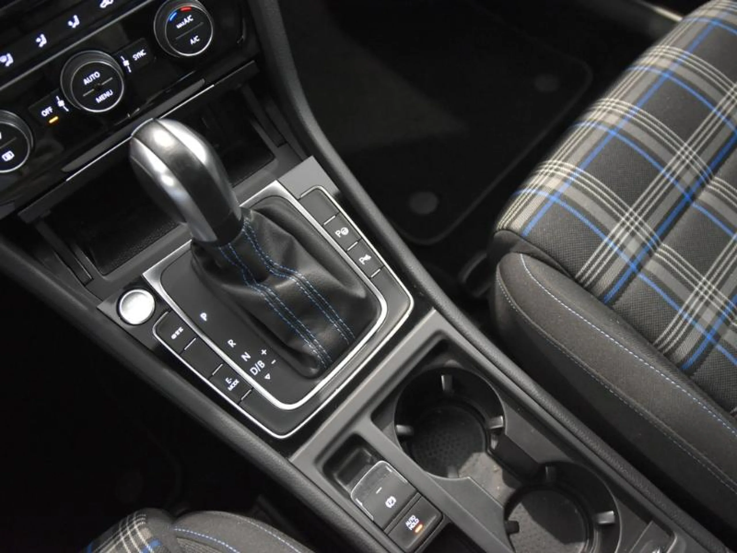 VOLKSWAGEN GOLF GTE 1.4 TSI E POWER 150KW (204CV) DSG - Foto 10