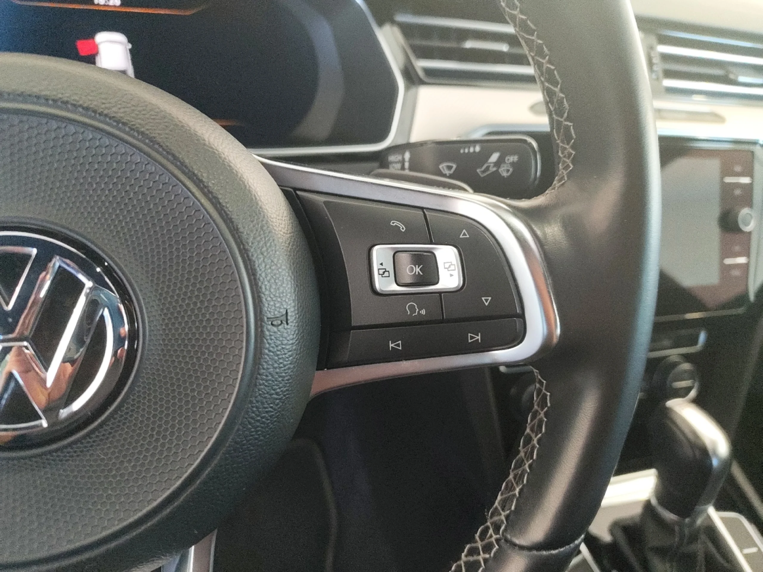 VOLKSWAGEN ARTEON R LINE 2.0 TSI 140KW (190CV) DSG - Foto 12