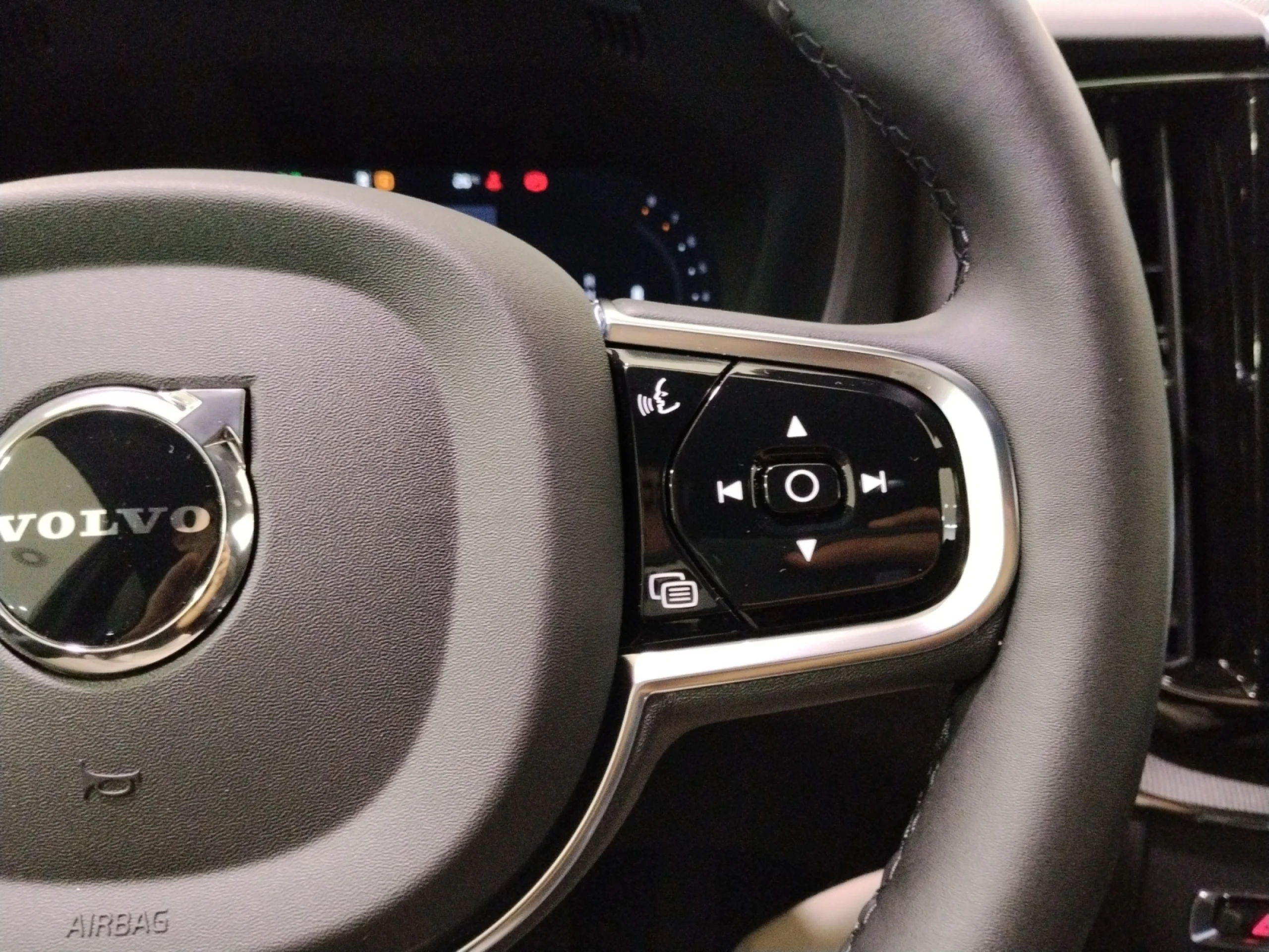 VOLVO XC60 2.0 B5 G MHEV BLACK ED PLUS DARK AT AWD - Foto 13