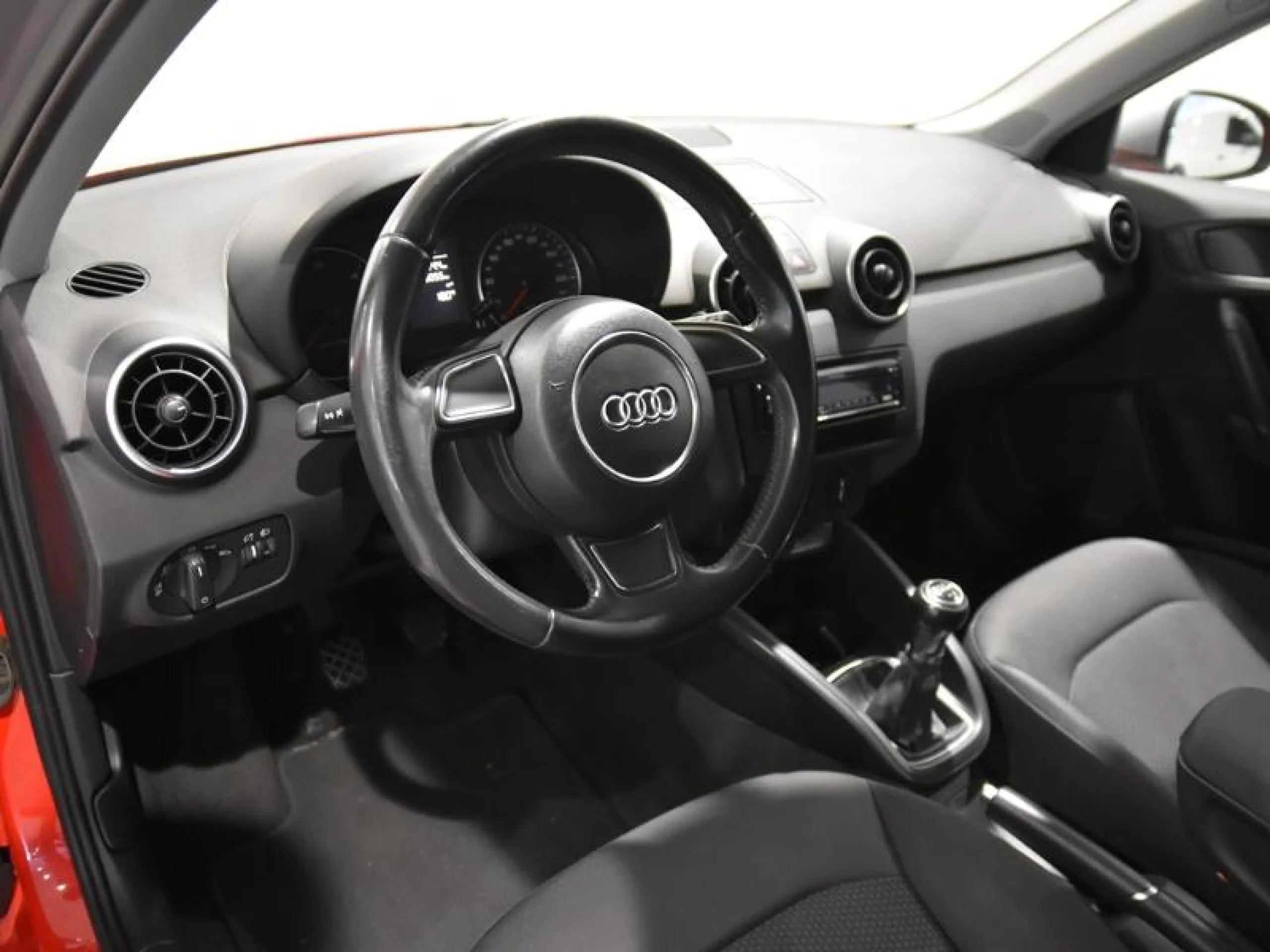 AUDI A1 SPORTBACK 1.6 TDI 90CV ATTRACTION - Foto 9