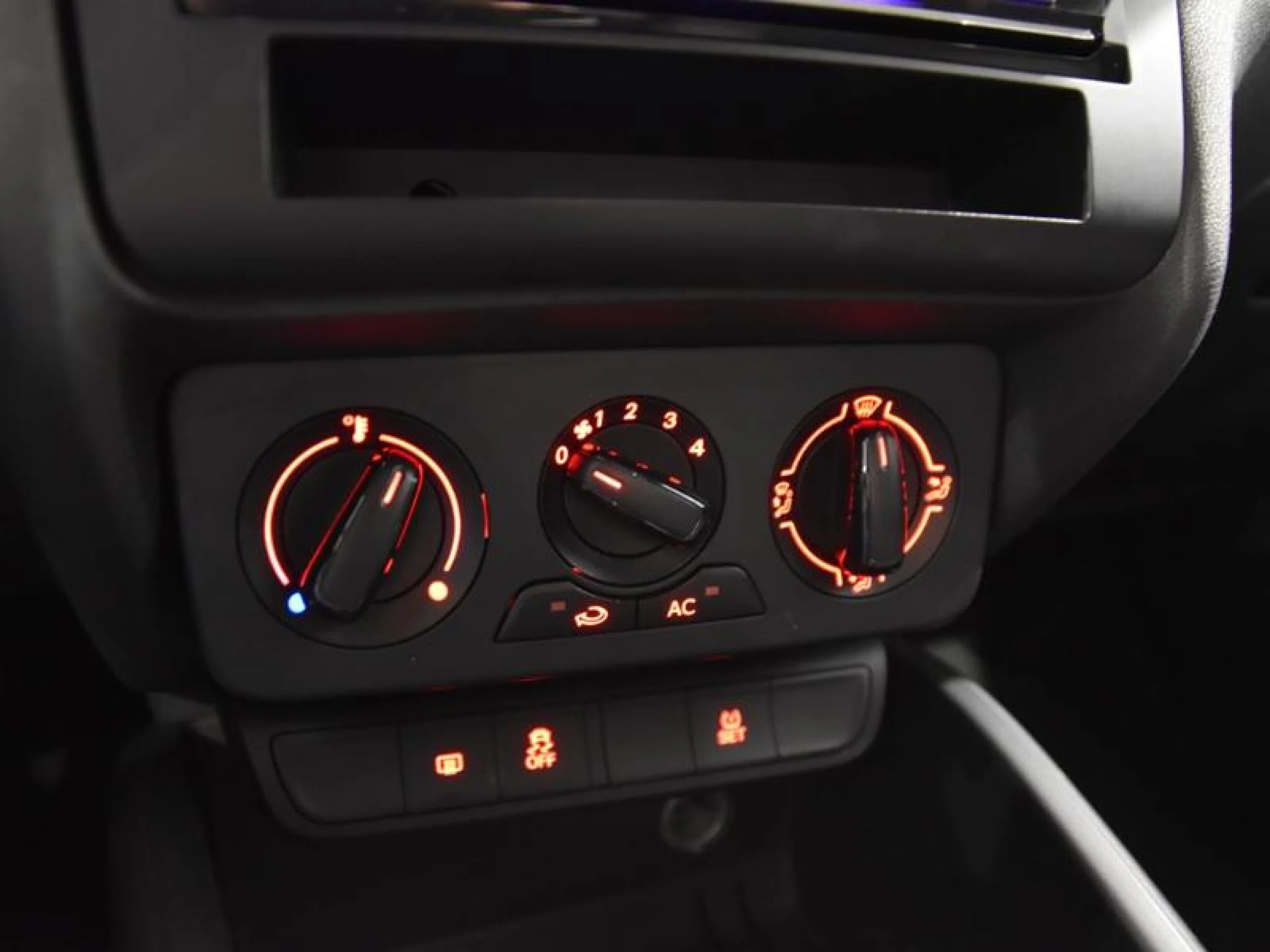 AUDI A1 SPORTBACK 1.6 TDI 90CV ATTRACTION - Foto 11
