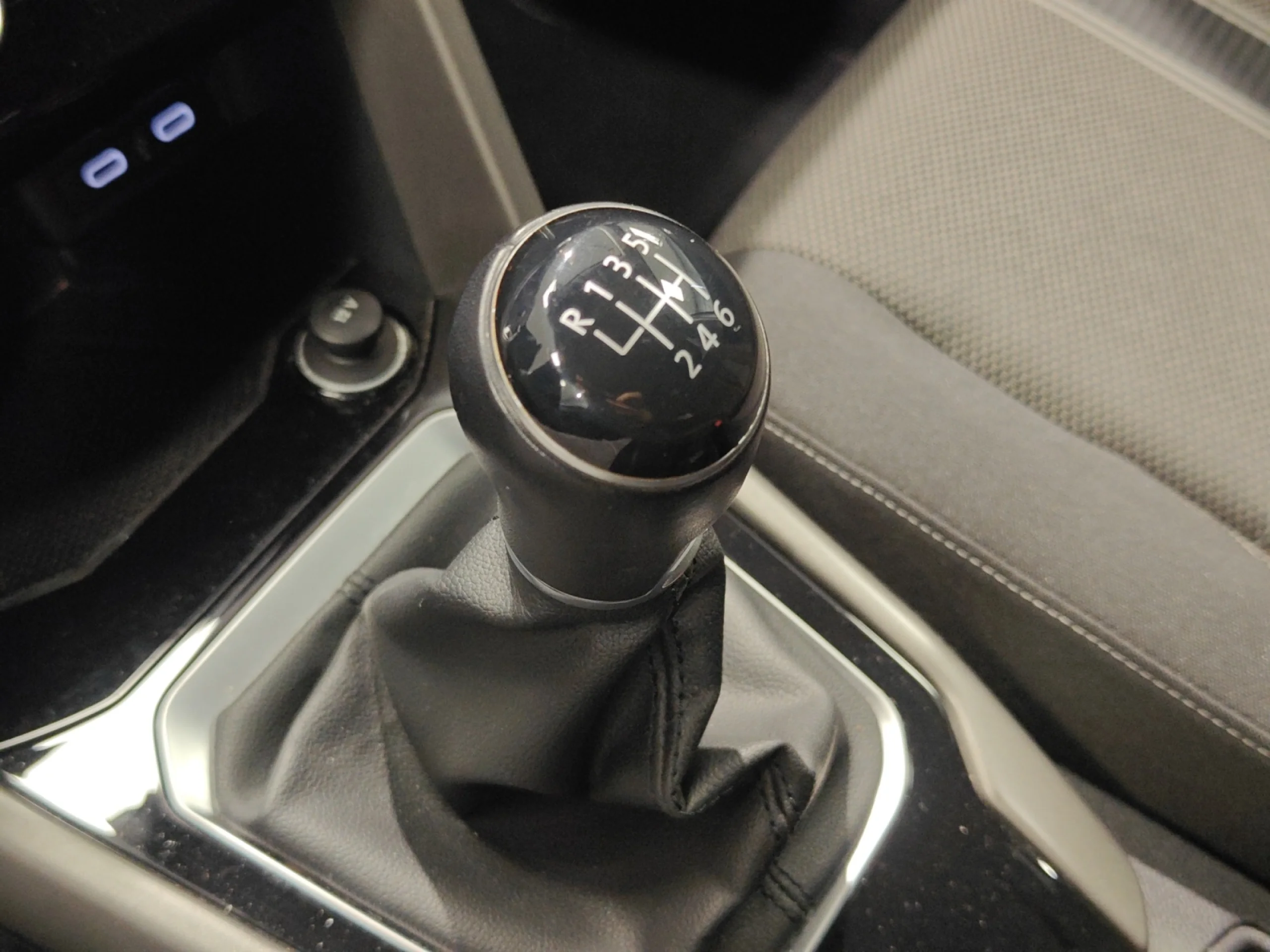 VOLKSWAGEN T ROC ADVANCE 1.5 TSI 110KW (150CV) - Foto 17