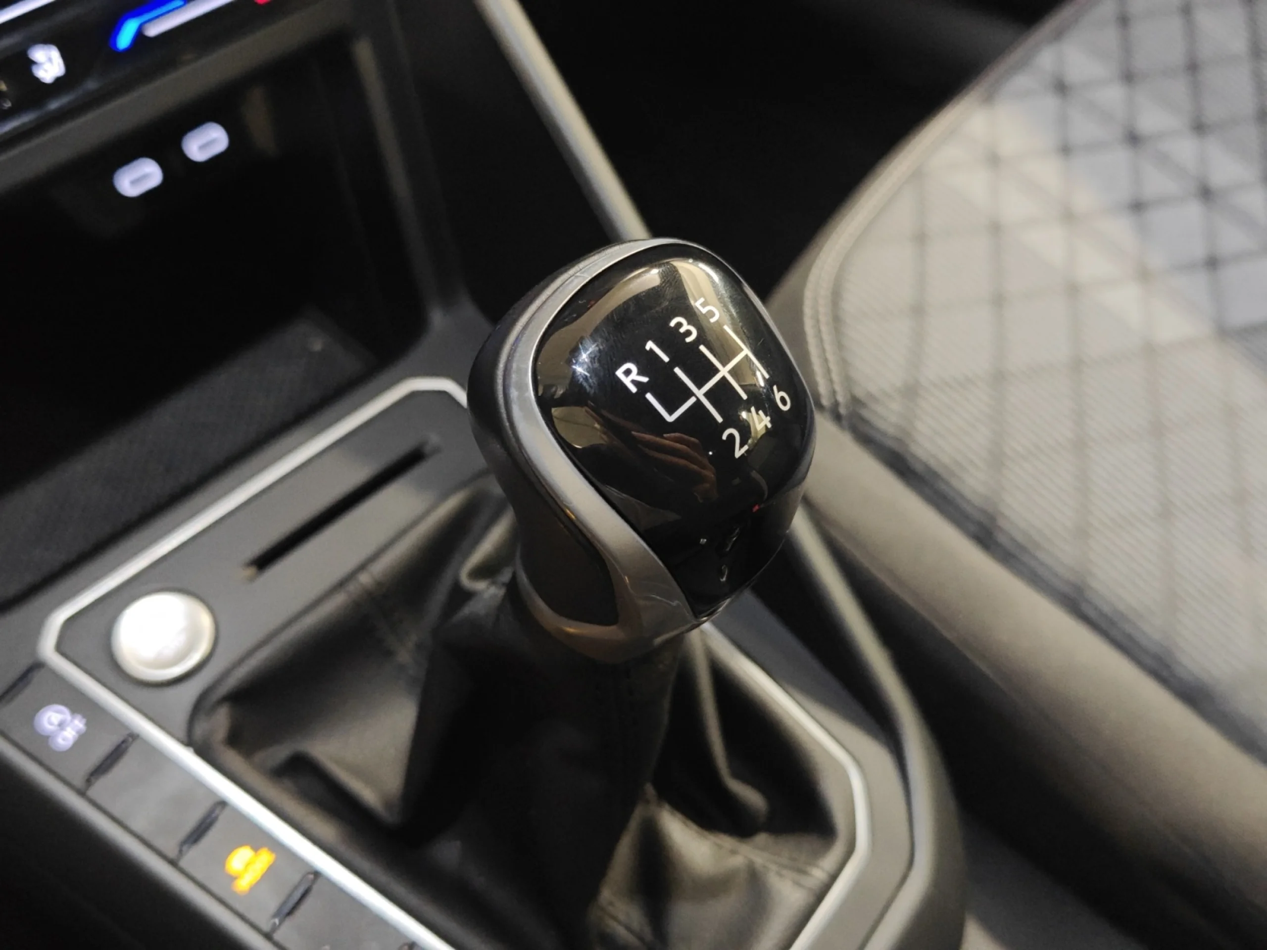 VOLKSWAGEN TAIGO R LINE 1.0 TSI 81KW (110CV) - Foto 17