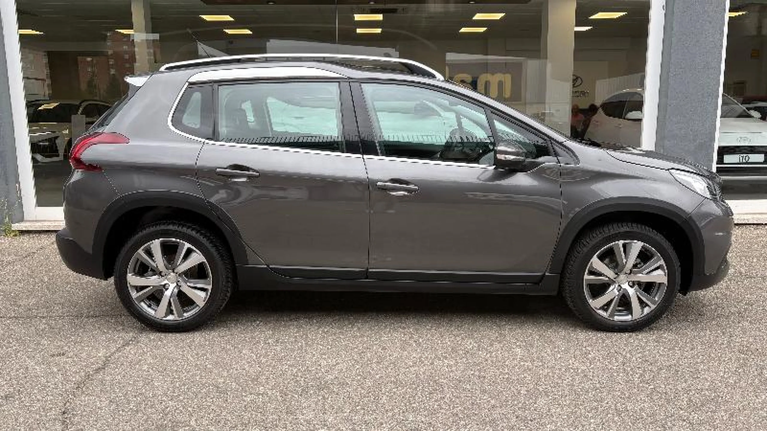 PEUGEOT 2008 ALLURE BLUEHDI 100 S&S BVM6 - Foto 4