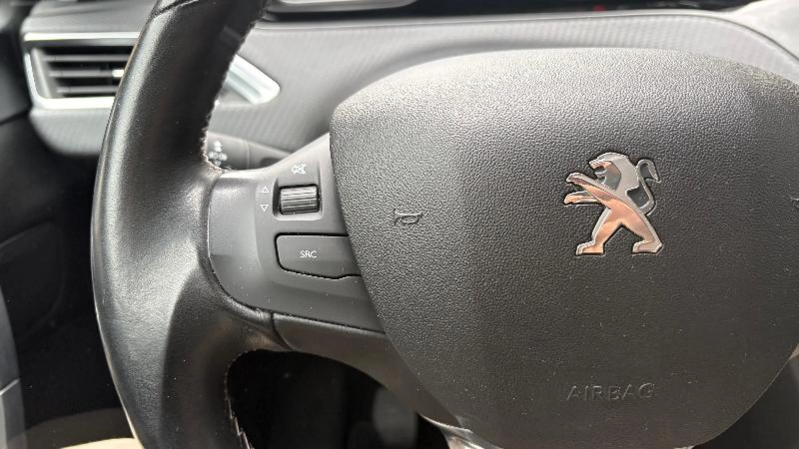 PEUGEOT 2008 ALLURE BLUEHDI 100 S&S BVM6 - Foto 17