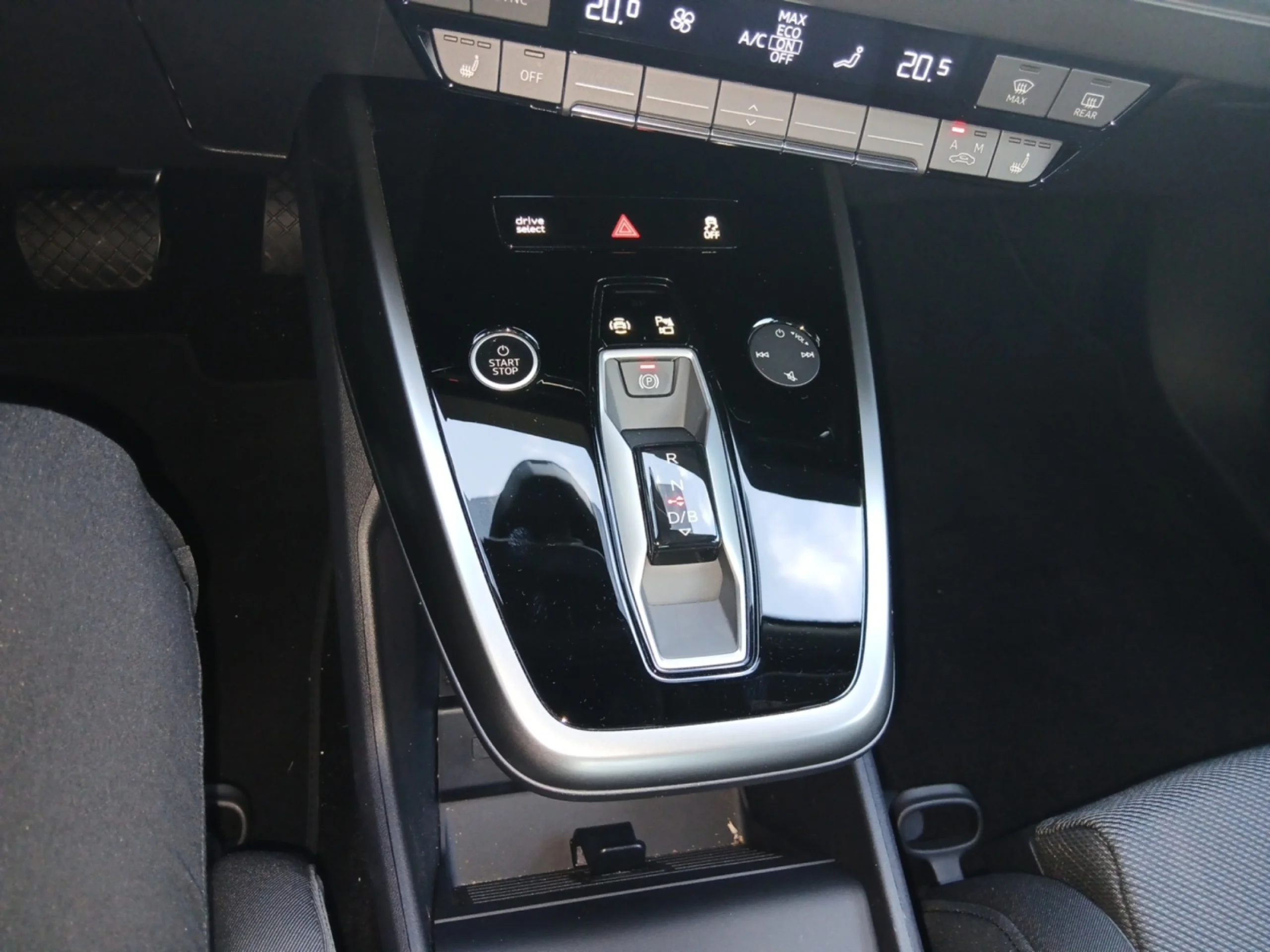 AUDI Q4 Q4 SPORTBACK GENUINE EDITION 45 E TRON  210,00 KW 77,0 KWH - Foto 17