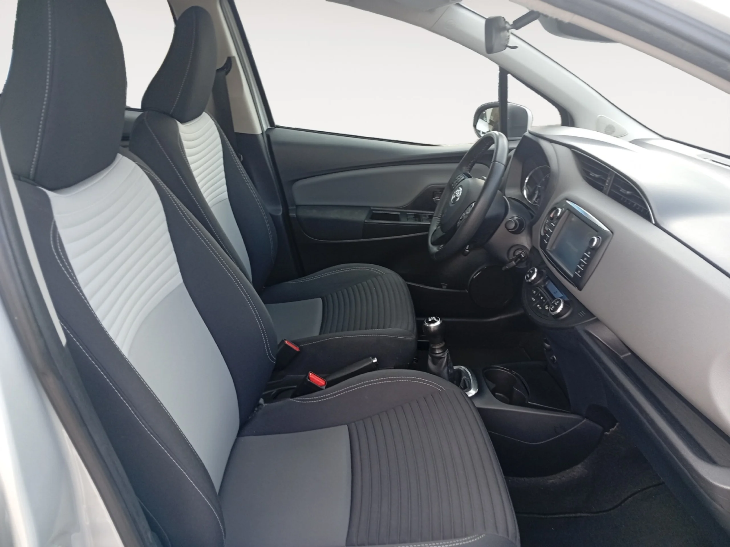 TOYOTA Yaris 1.0 70 ACTIVE - Foto 5