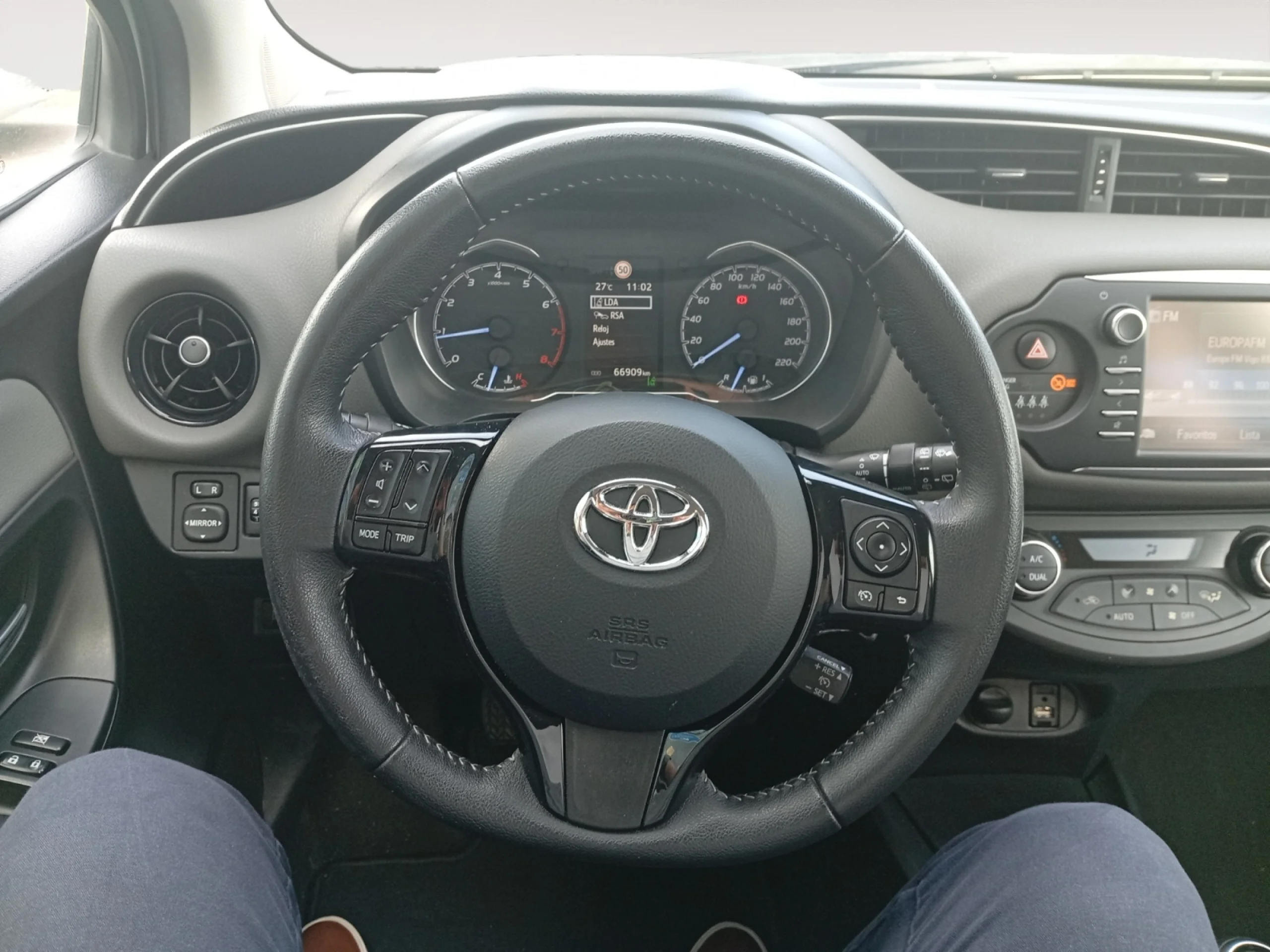 TOYOTA Yaris 1.0 70 ACTIVE - Foto 11