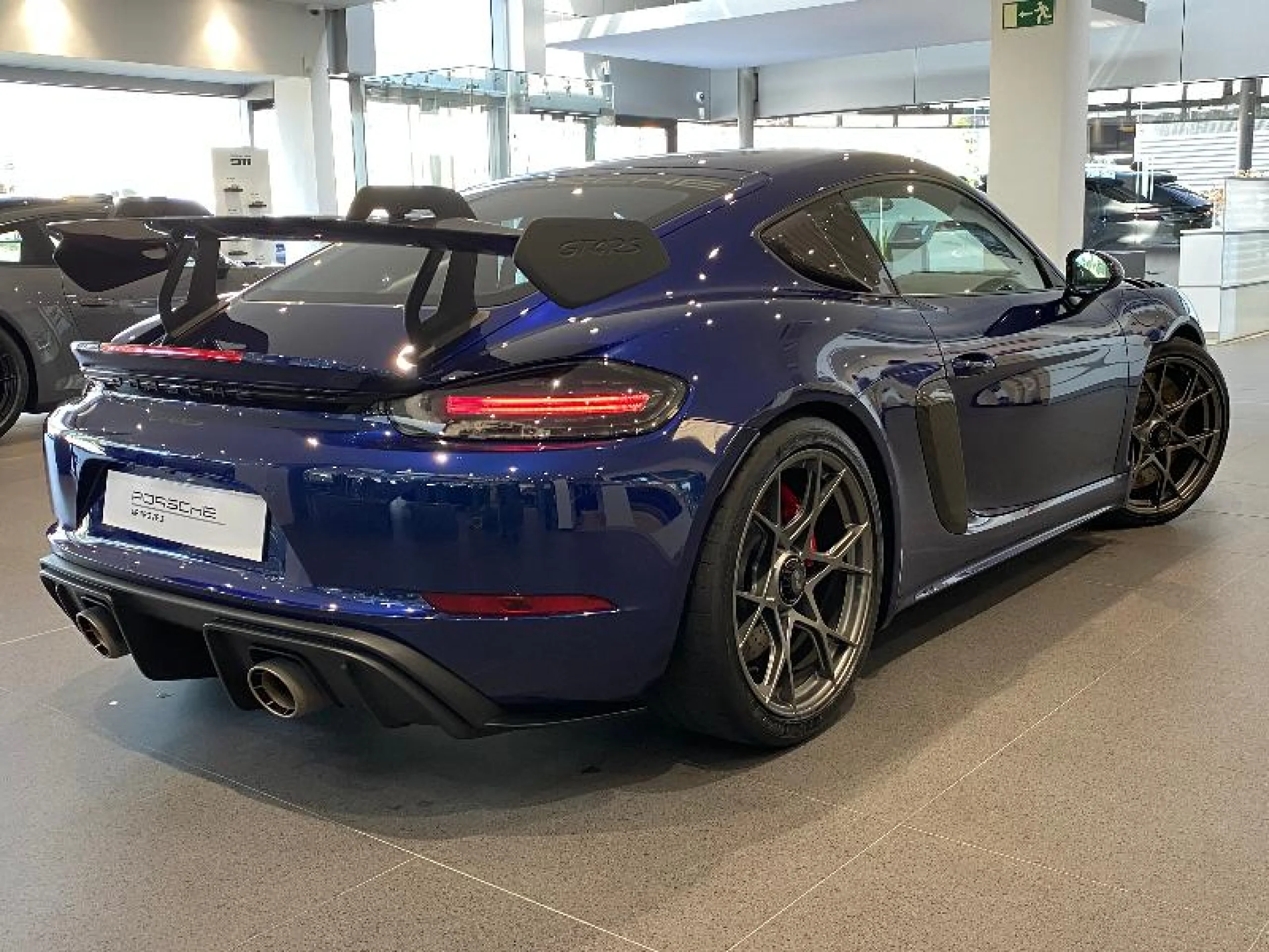 PORSCHE 718 CAYMAN GT4 RS - Foto 5