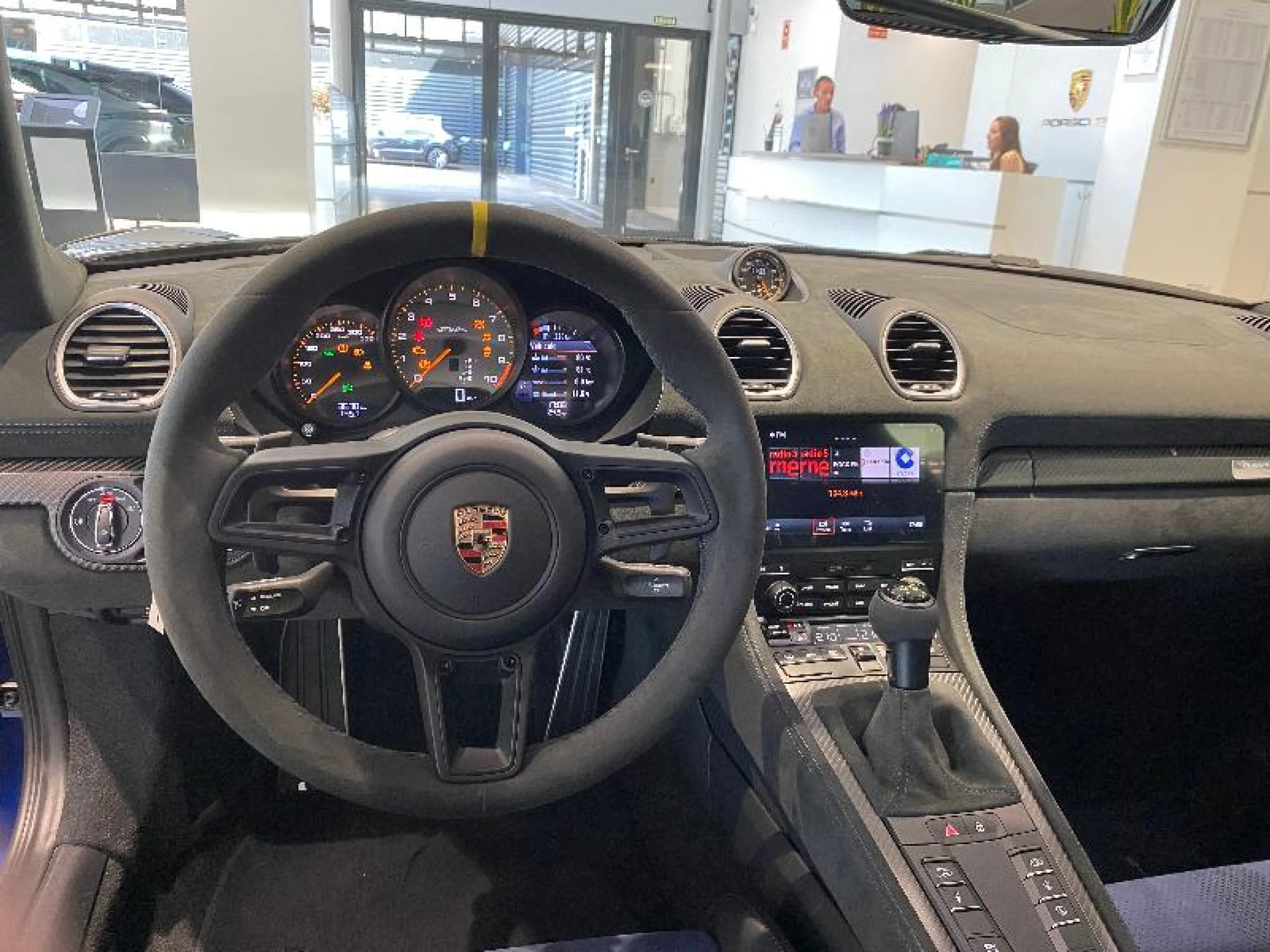 PORSCHE 718 CAYMAN GT4 RS - Foto 12