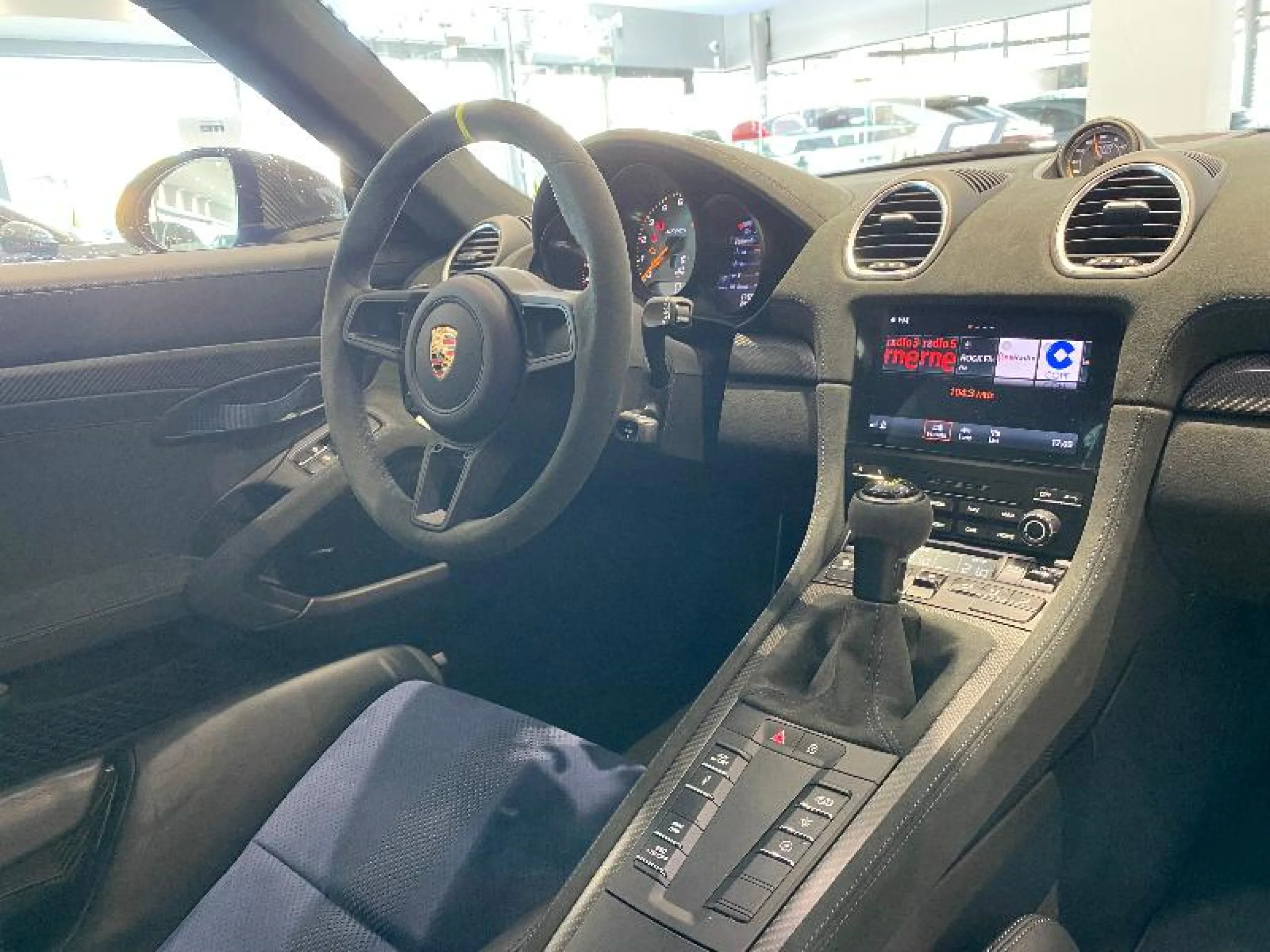 PORSCHE 718 CAYMAN GT4 RS - Foto 18