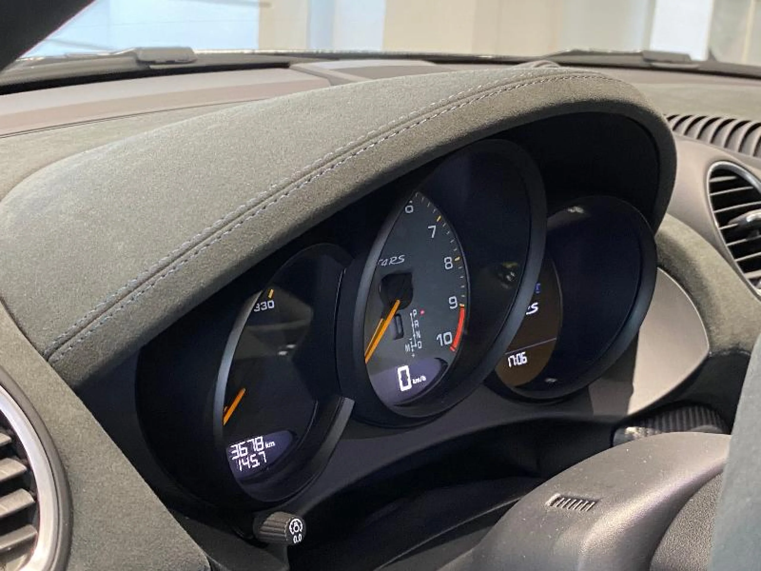 PORSCHE 718 CAYMAN GT4 RS - Foto 36