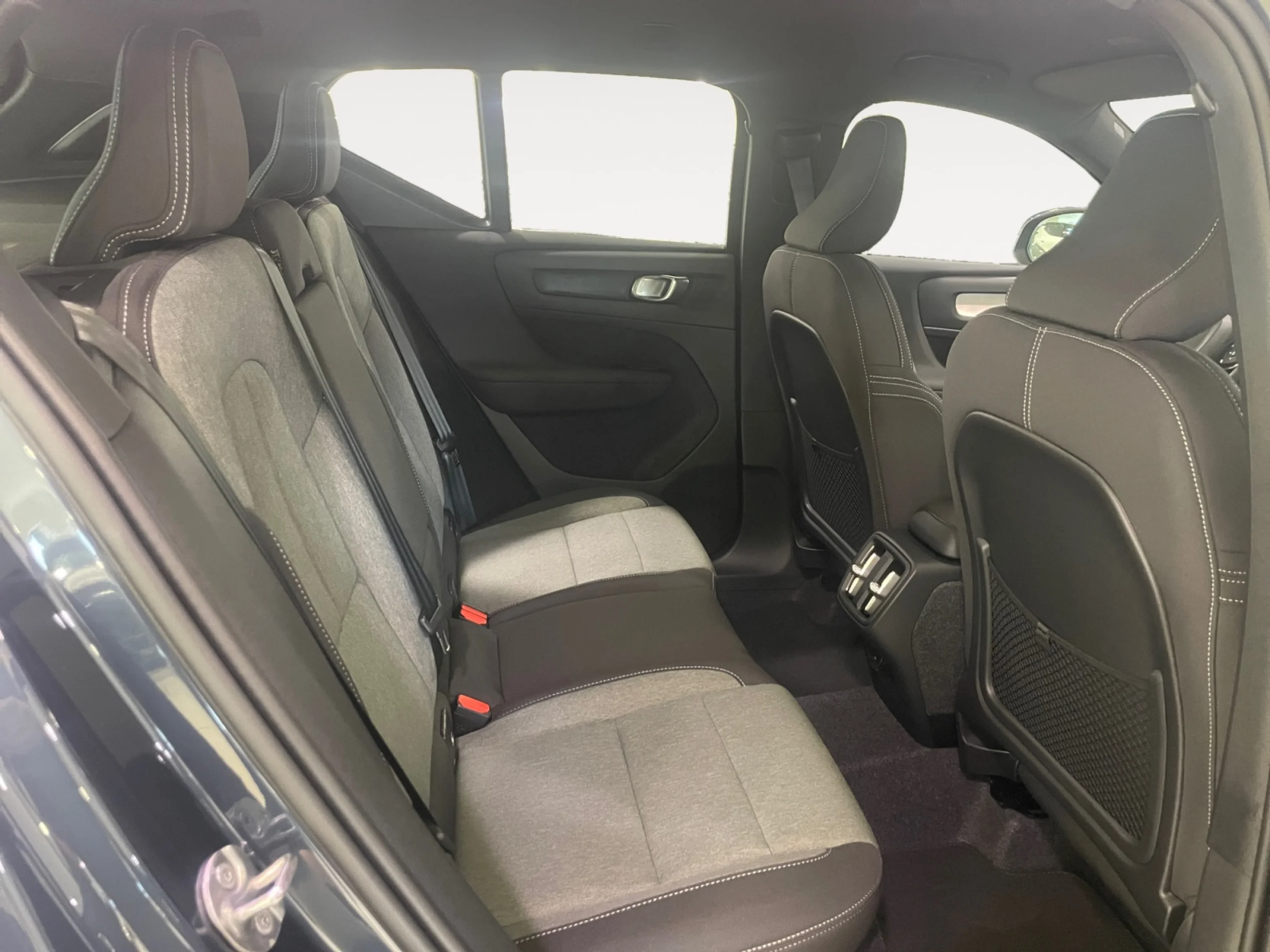 VOLVO XC40 2.0 B4 G CORE AUTO - Foto 6