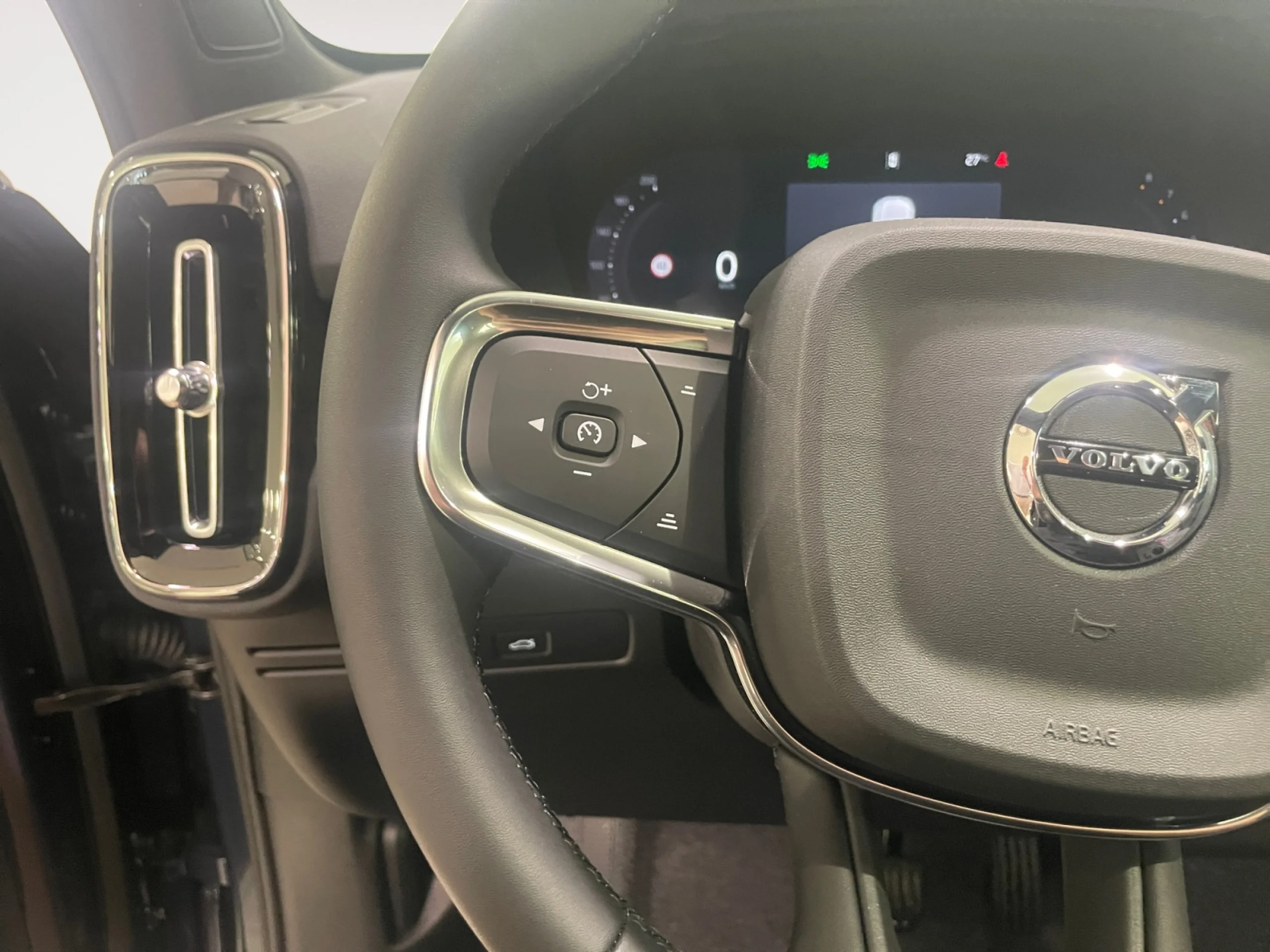 VOLVO XC40 2.0 B4 G CORE AUTO - Foto 12