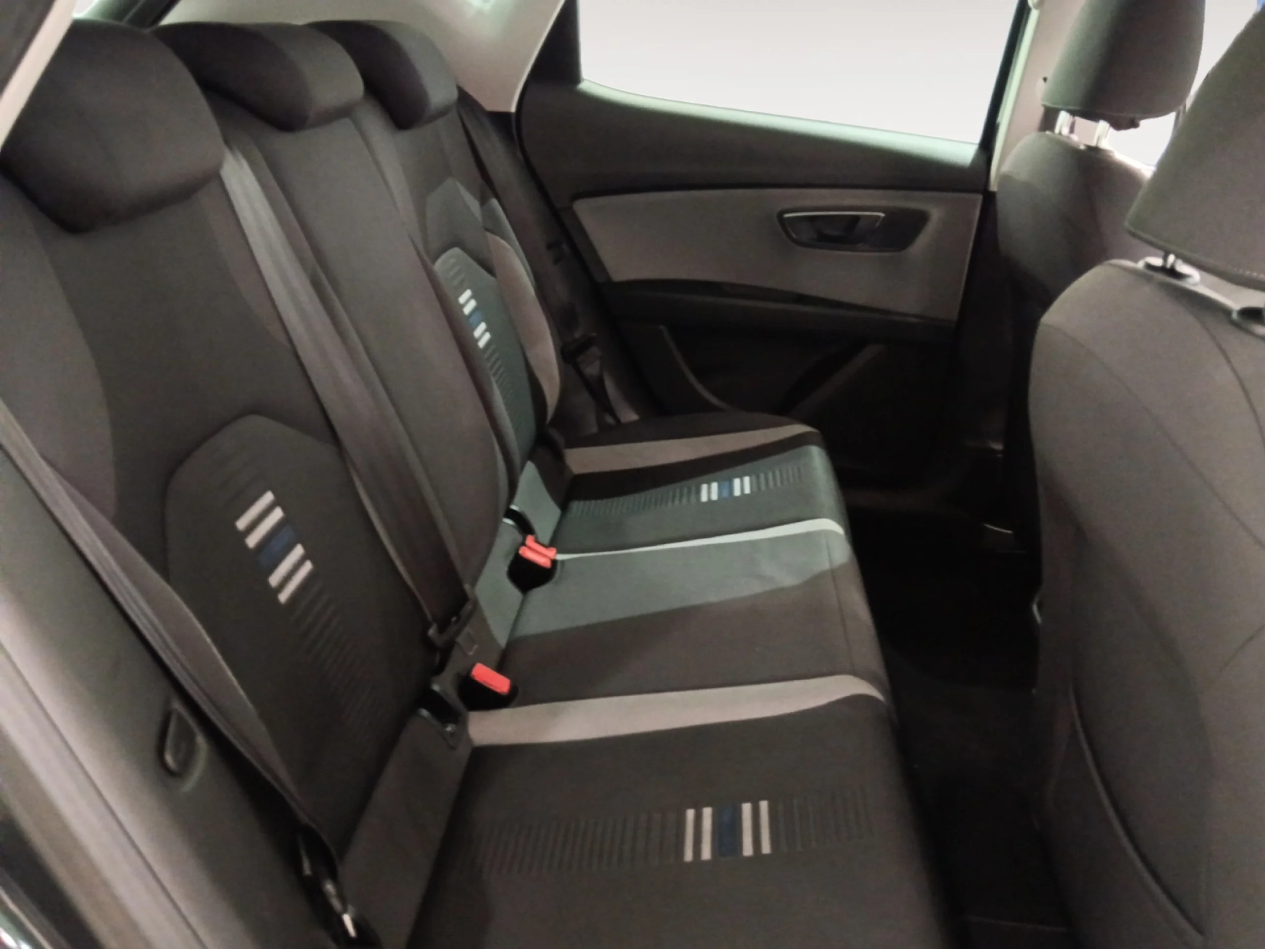 SEAT LEON 1.6 TDI 85KW (115CV) S&S STYLE VISIO ED - Foto 6