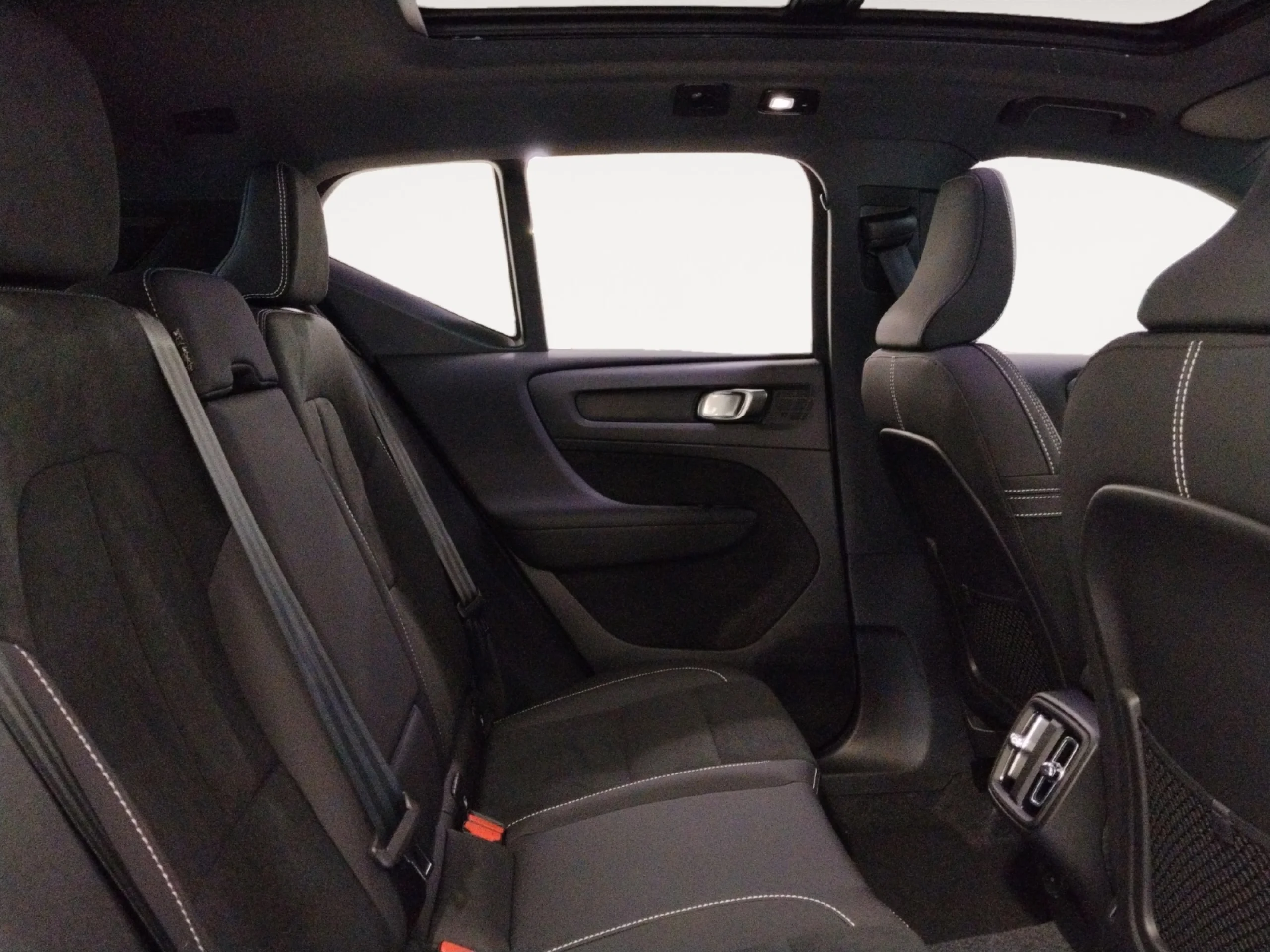 VOLVO XC40 XC40 B3 MILD HYBRID BLACK EDITION ULTRA 2027 - Foto 6
