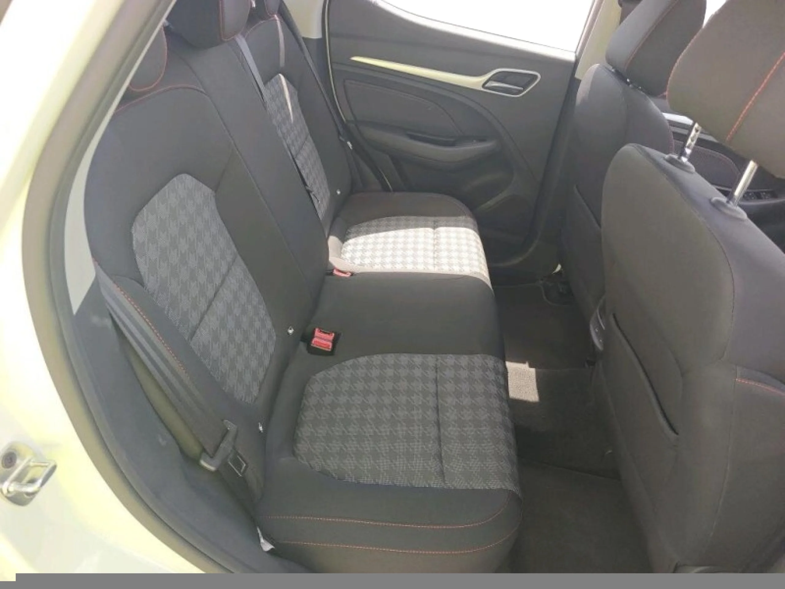 MG Zs 1.5 COMFORT - Foto 10