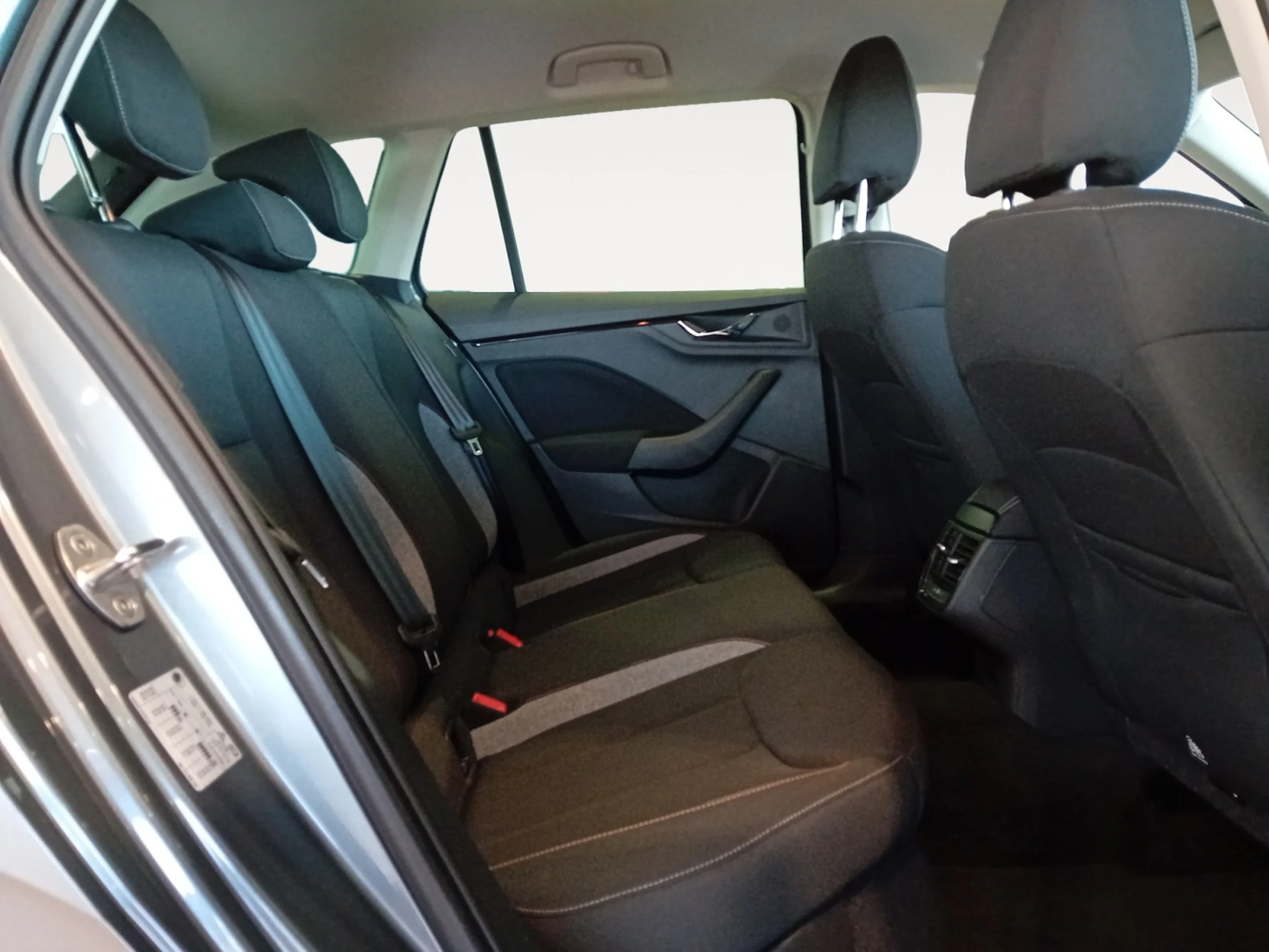 SKODA KAMIQ KAMIQ SELECTION 1,0 TSI 85 KW (115 CV) MANUAL 6 VEL. - Foto 6