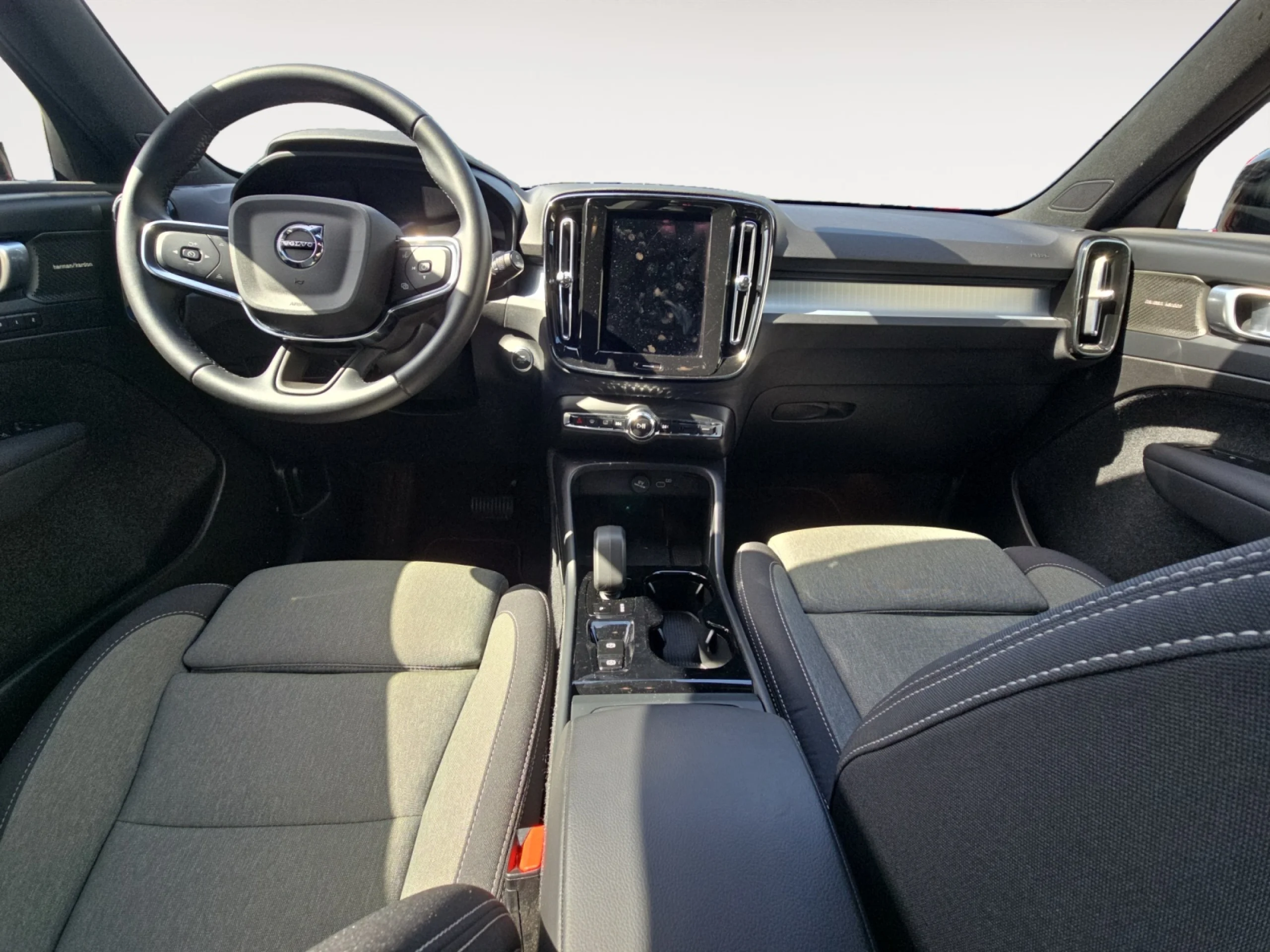 VOLVO XC40 2.0 B3 G PLUS DARK AUTO - Foto 4