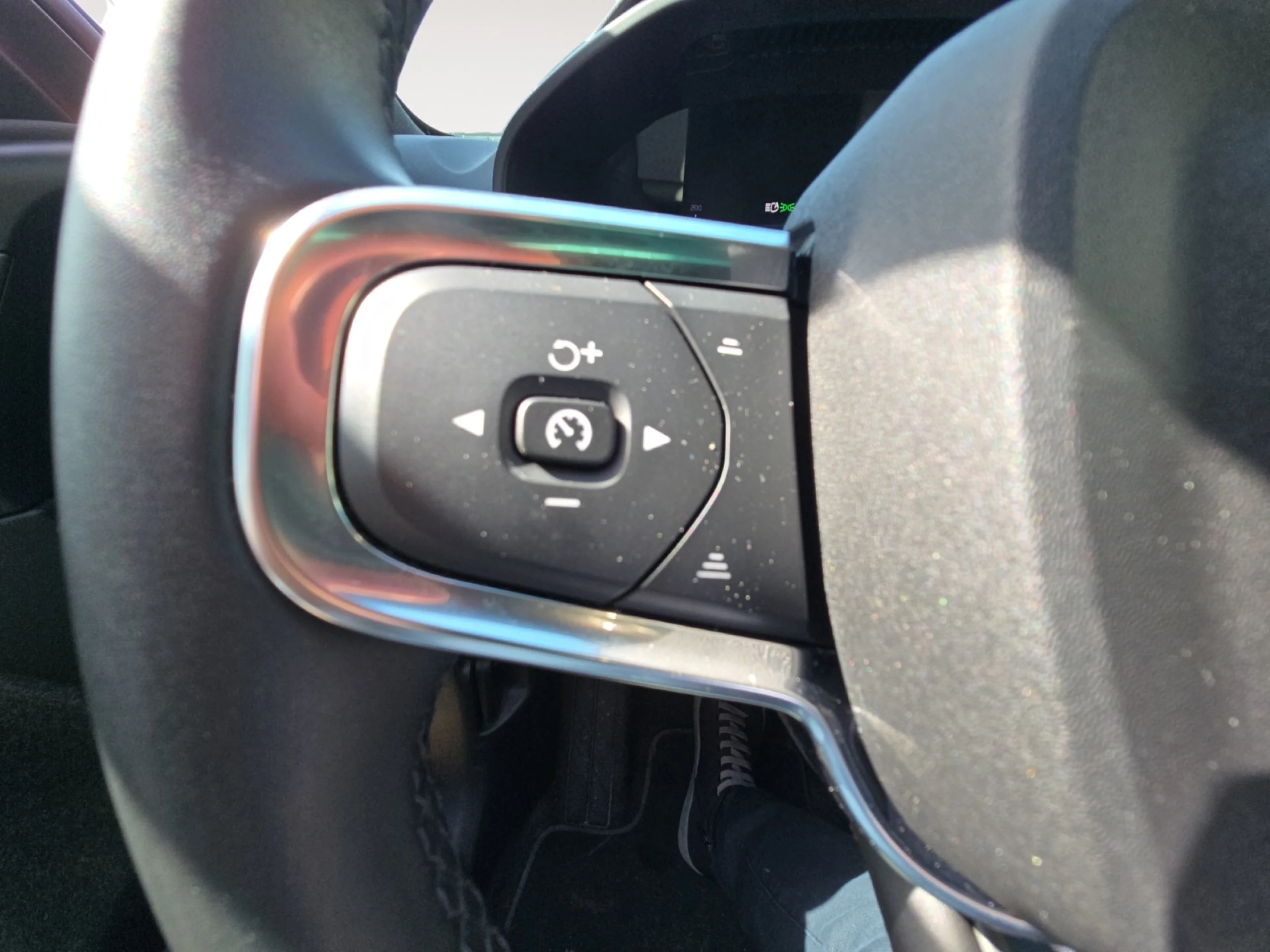VOLVO XC40 2.0 B3 G PLUS DARK AUTO - Foto 14