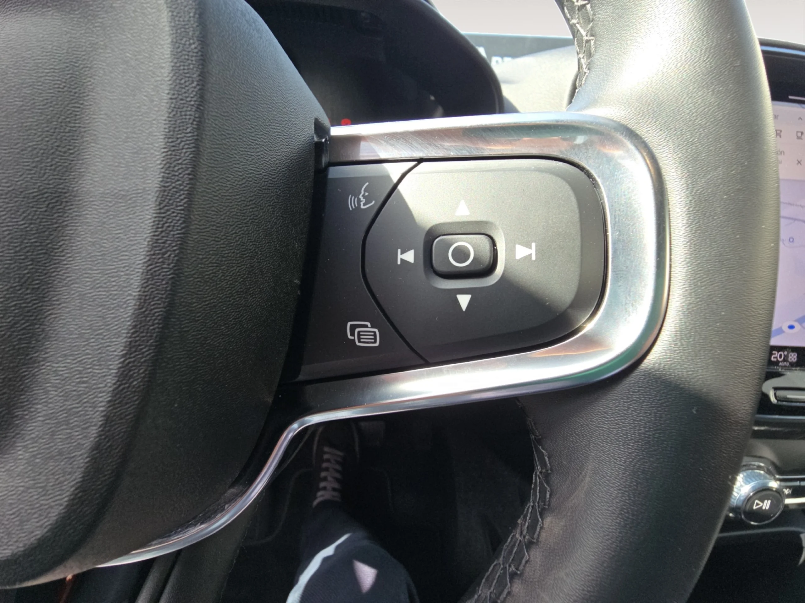 VOLVO XC40 2.0 B3 G PLUS DARK AUTO - Foto 15