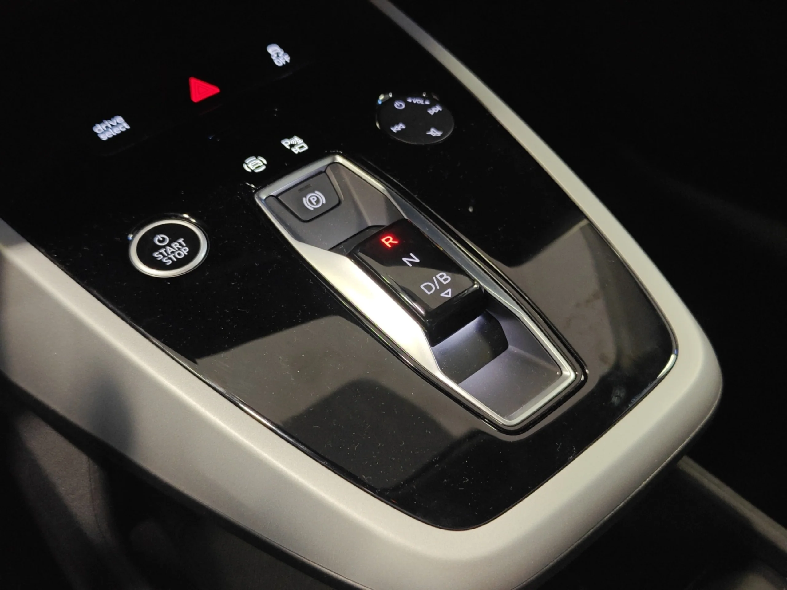 AUDI Q4 E TRON ADVANCED 40 E TRON 150KW 63KWH - Foto 17