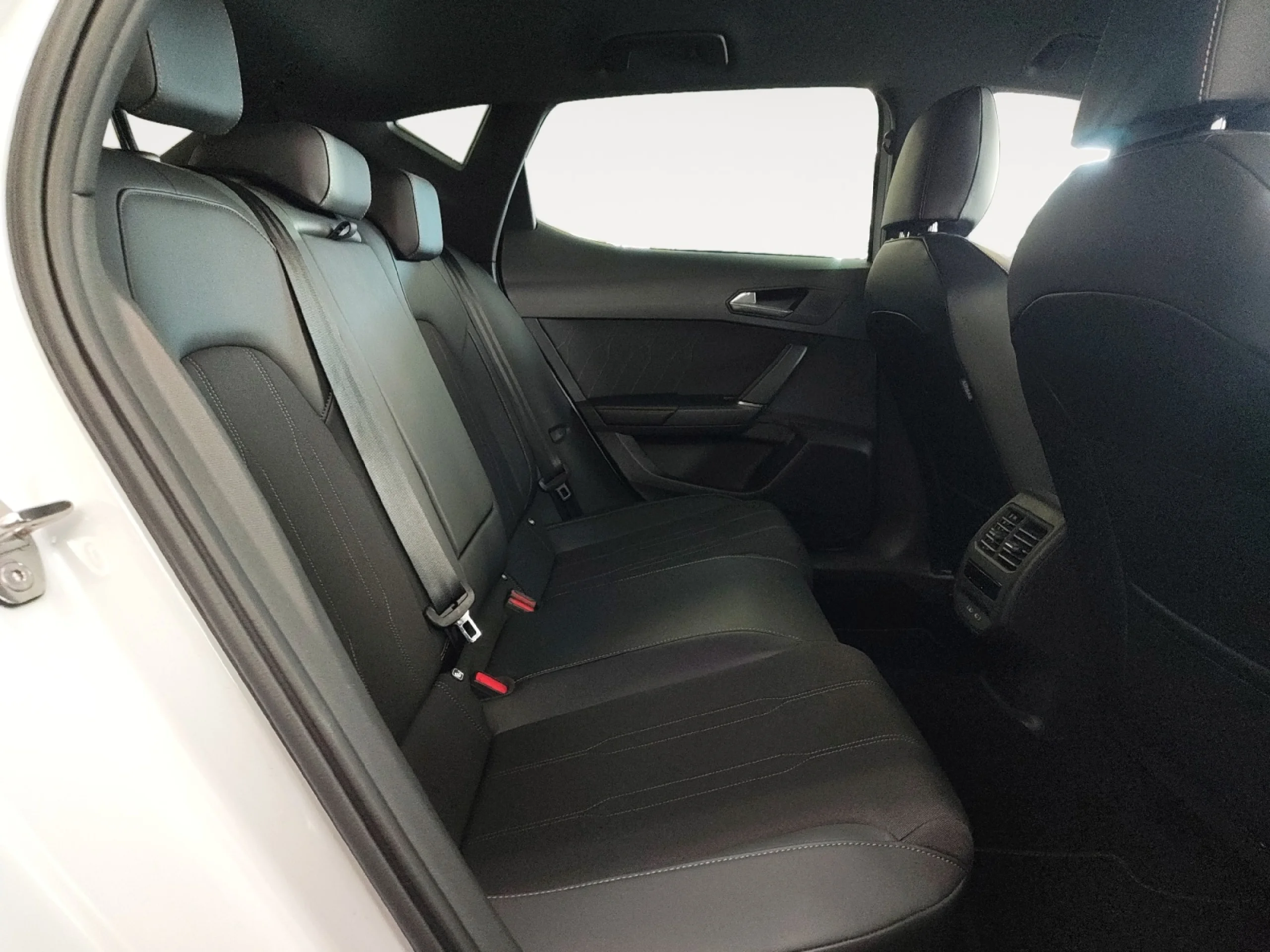 CUPRA LEON 1.5 TSI E HYBRID 150W (204CV) DSG - Foto 6