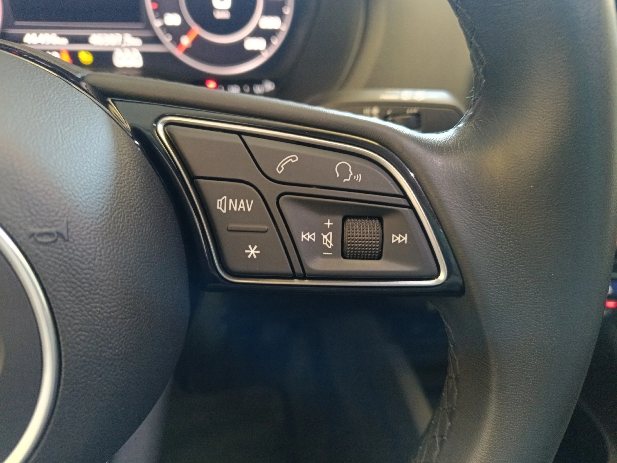 AUDI Q2 30 TFSI 81KW (110CV) - Foto 10