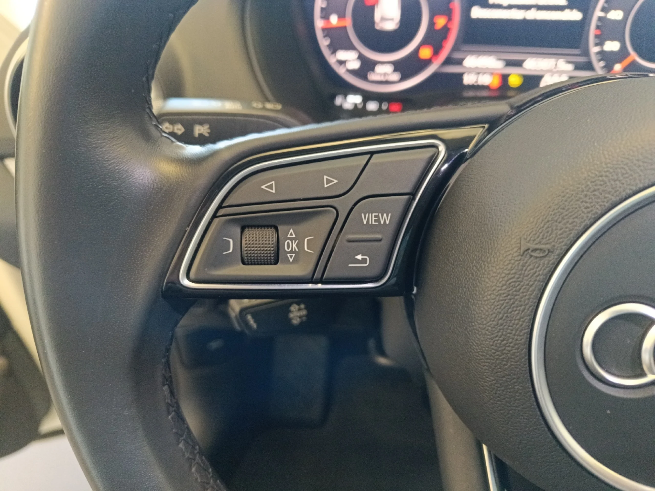 AUDI Q2 30 TFSI 81KW (110CV) - Foto 11