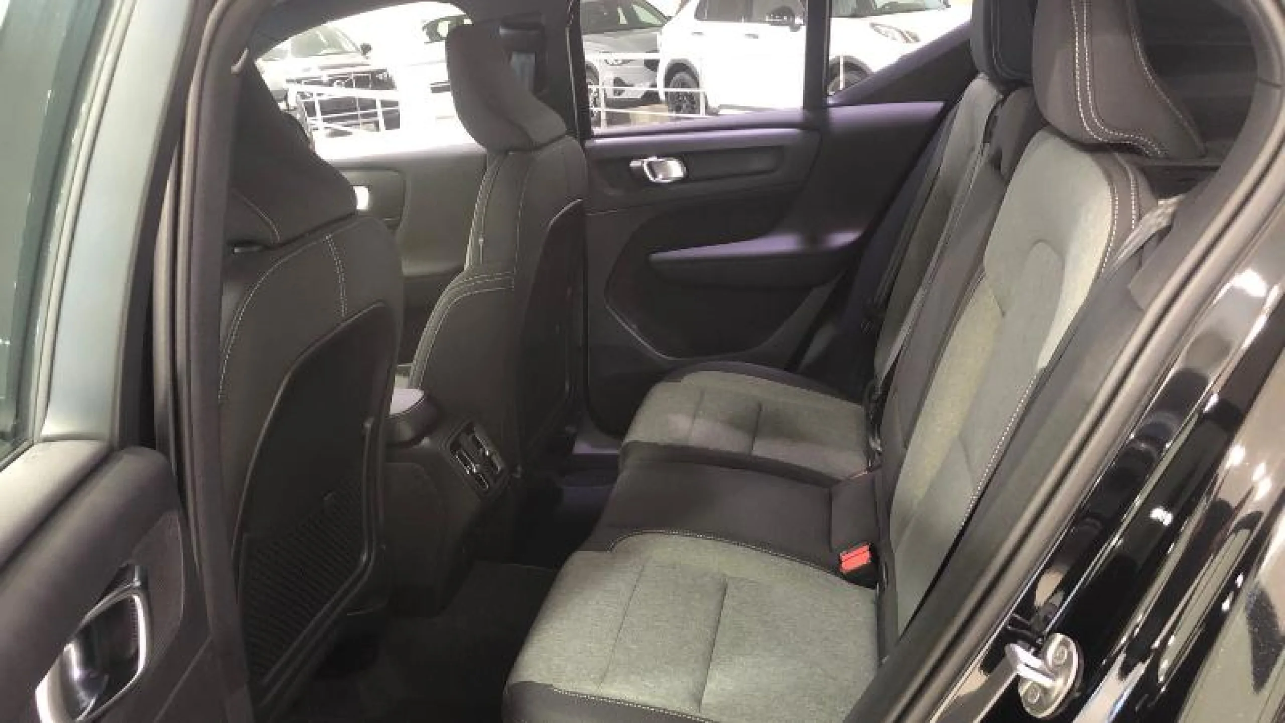 VOLVO XC40 2.0 B3 G BLACK EDITION PLUS AUTO - Foto 6