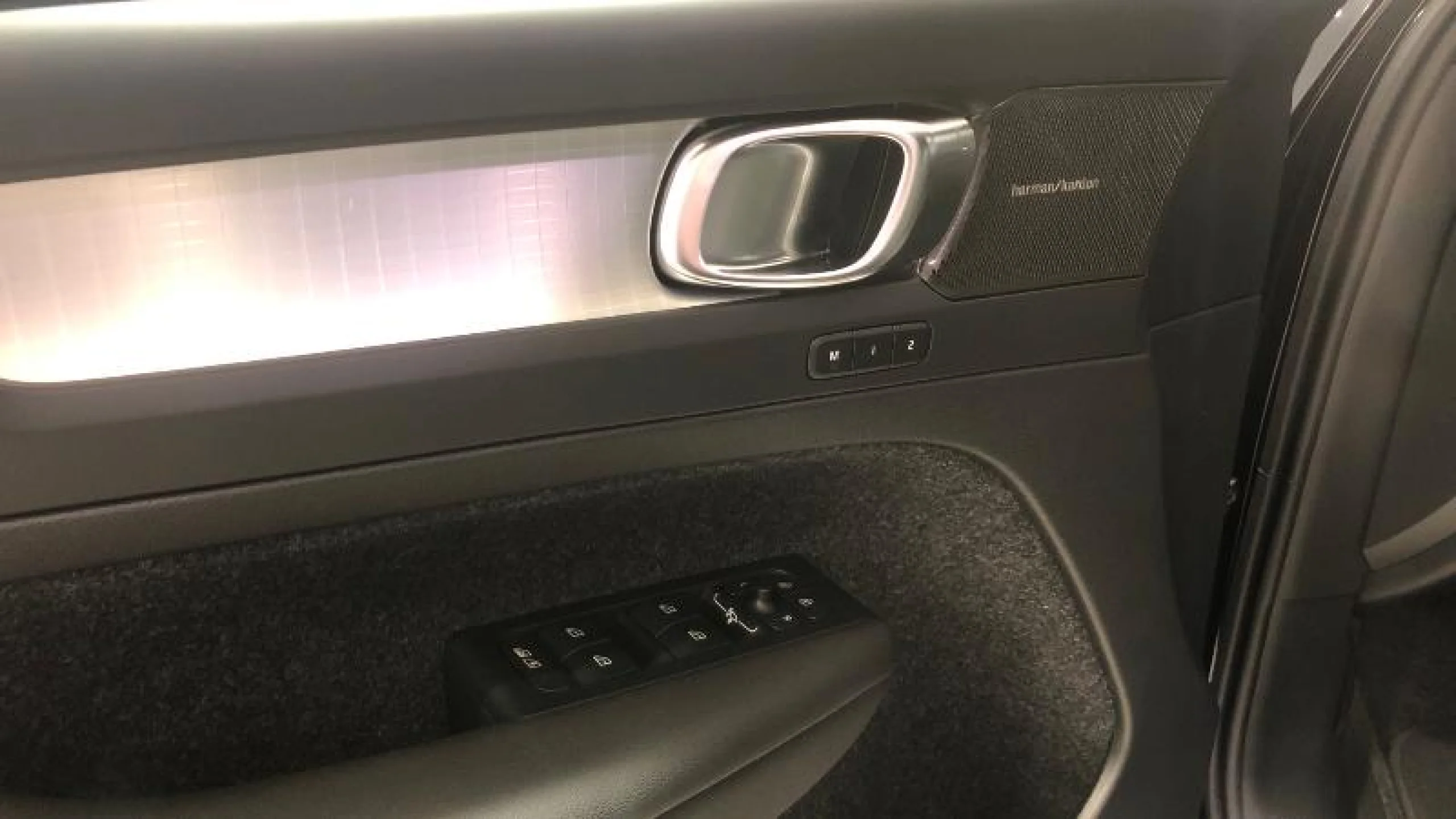 VOLVO XC40 2.0 B3 G BLACK EDITION PLUS AUTO - Foto 13