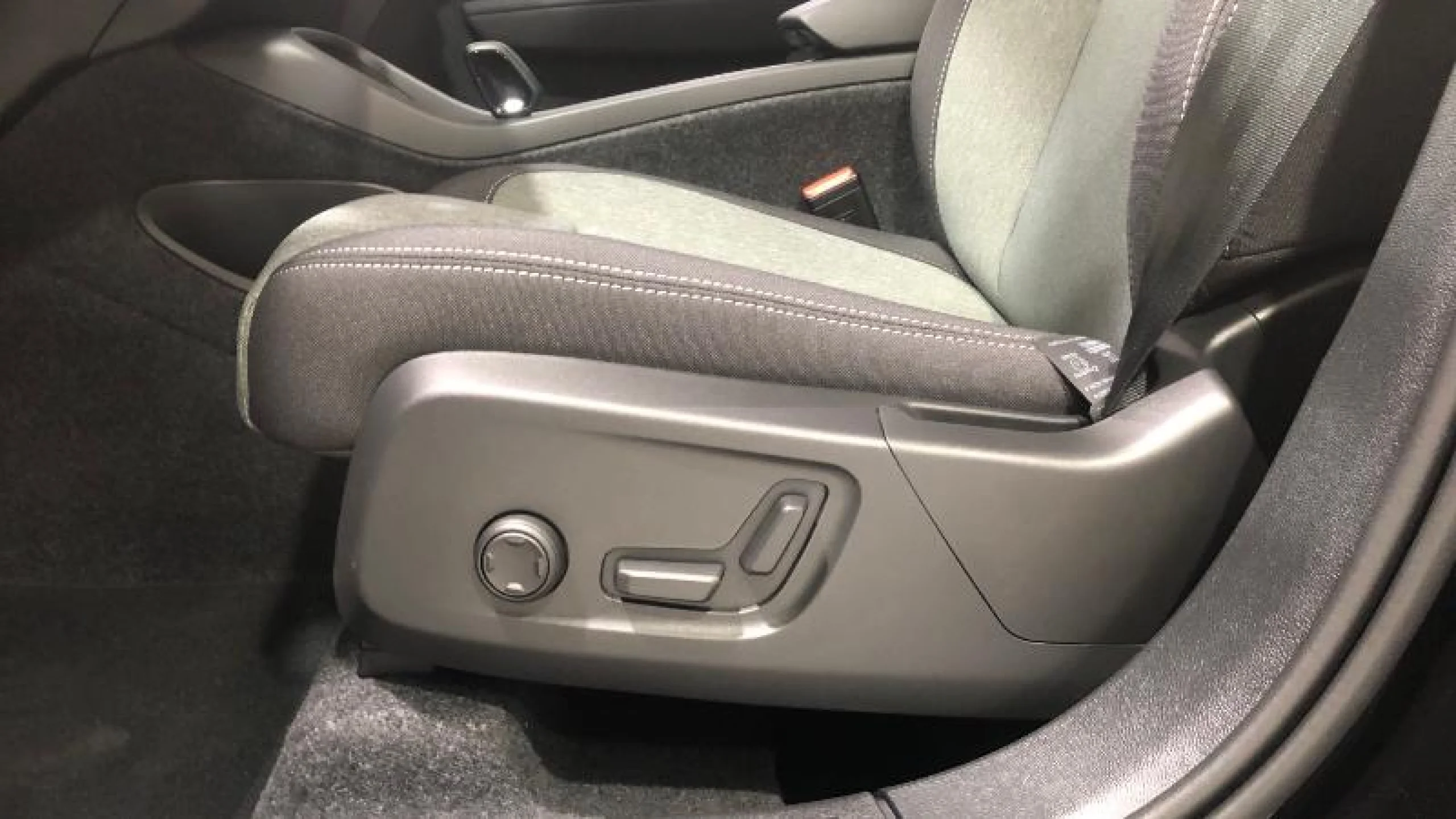 VOLVO XC40 2.0 B3 G BLACK EDITION PLUS AUTO - Foto 15