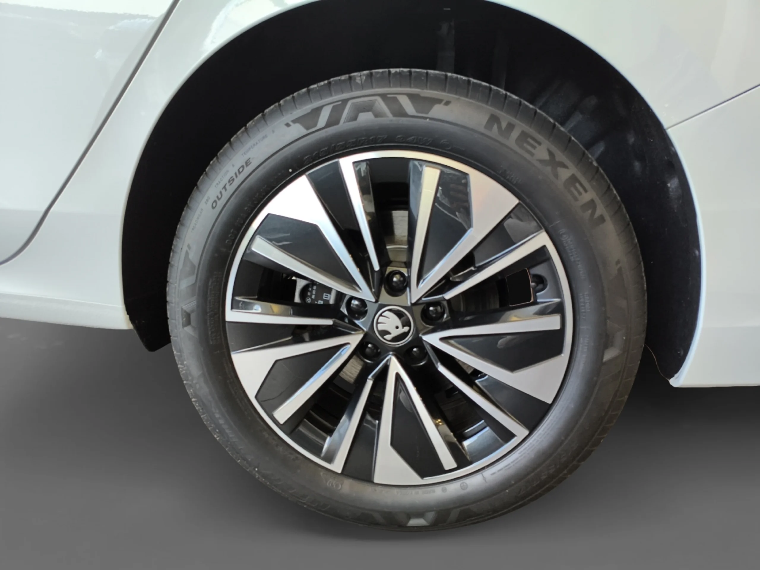 SKODA Superb COMBI 2.0 TDI 110KW DSG SELECTION - Foto 8