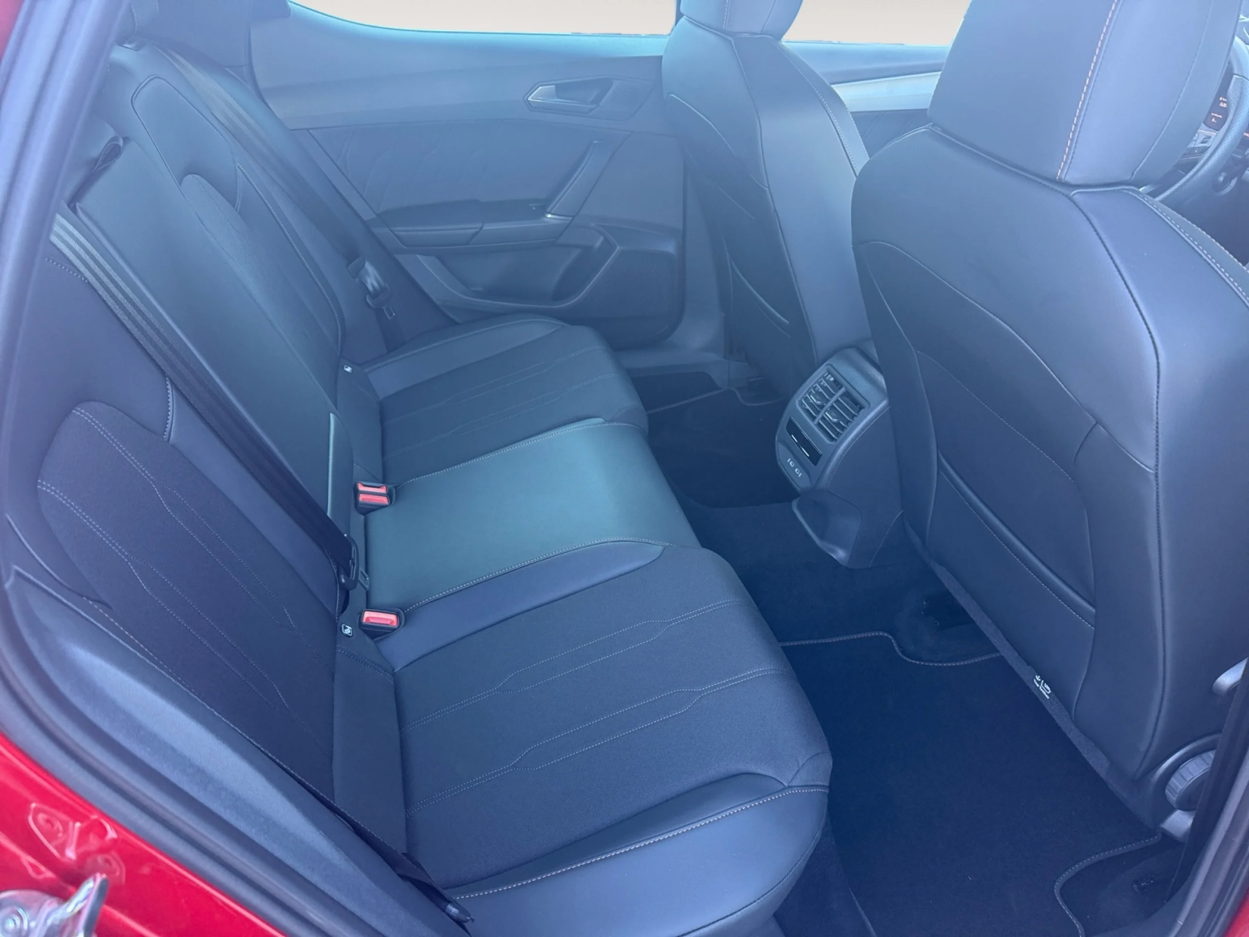 CUPRA LEON 1.5 ETSI 110KW (150CV) DSG - Foto 6