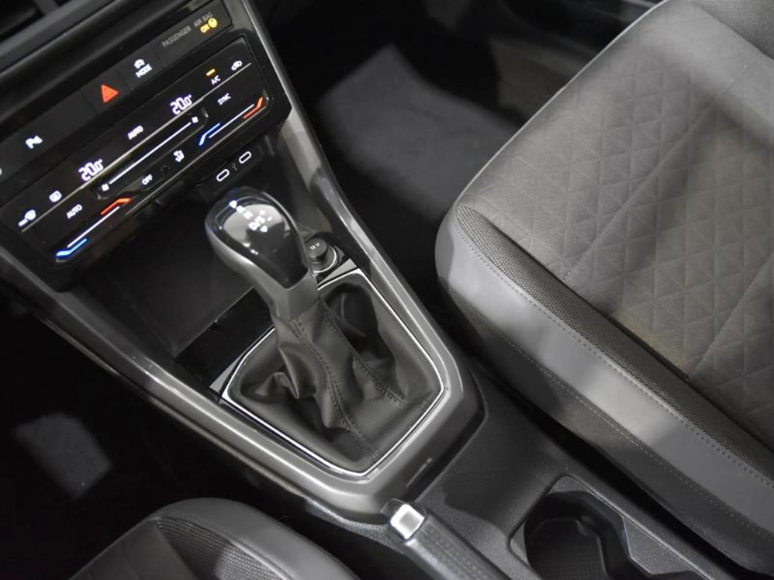 VOLKSWAGEN T CROSS SPORT 1.0 TSI 81KW (110CV) DSG - Foto 10