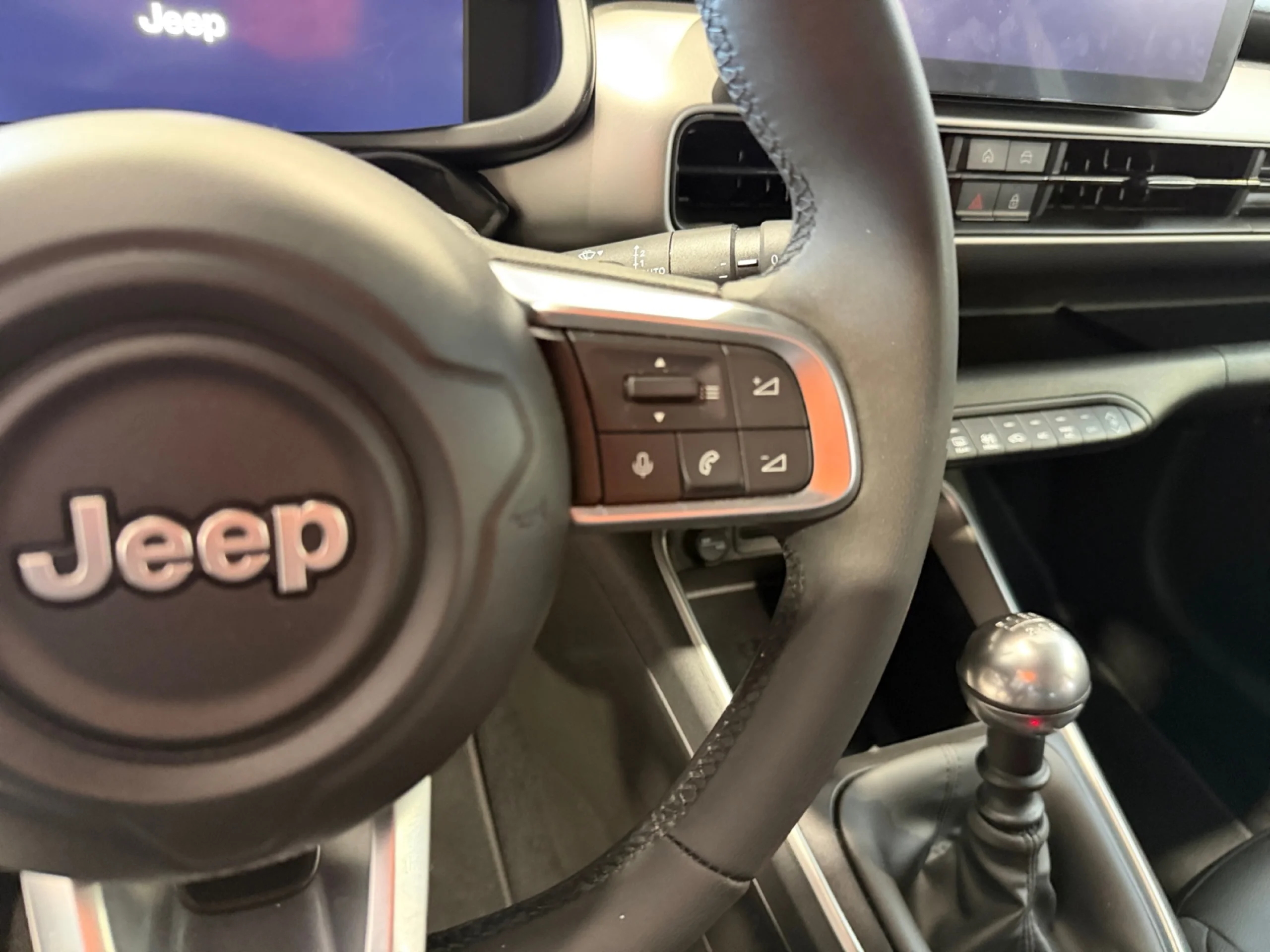 JEEP AVENGER 1.2 G 74KW (100CV) ALTITUDE - Foto 10