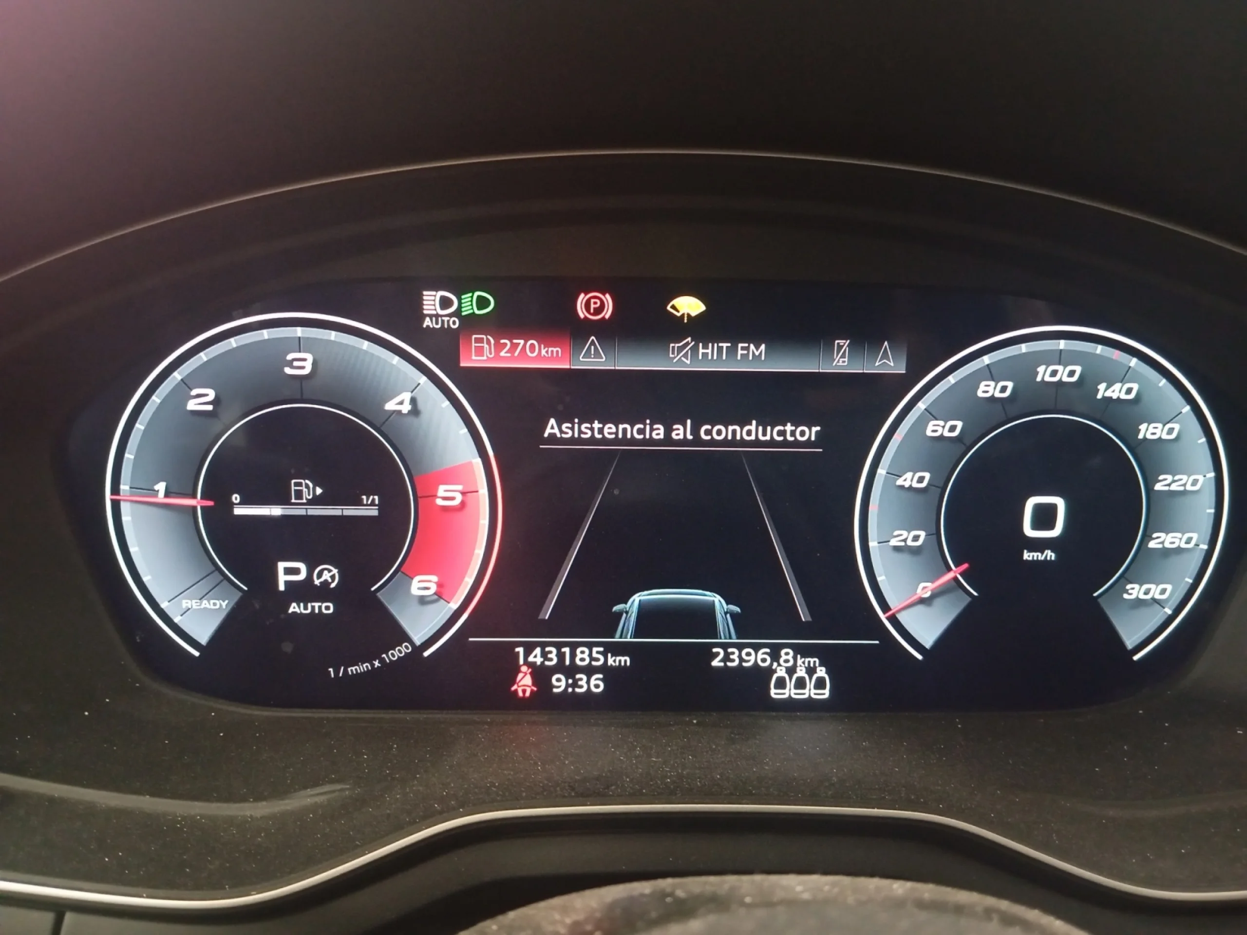 AUDI A4 AVANT BLACK LINE 35 TDI 120KW S TRONIC - Foto 10