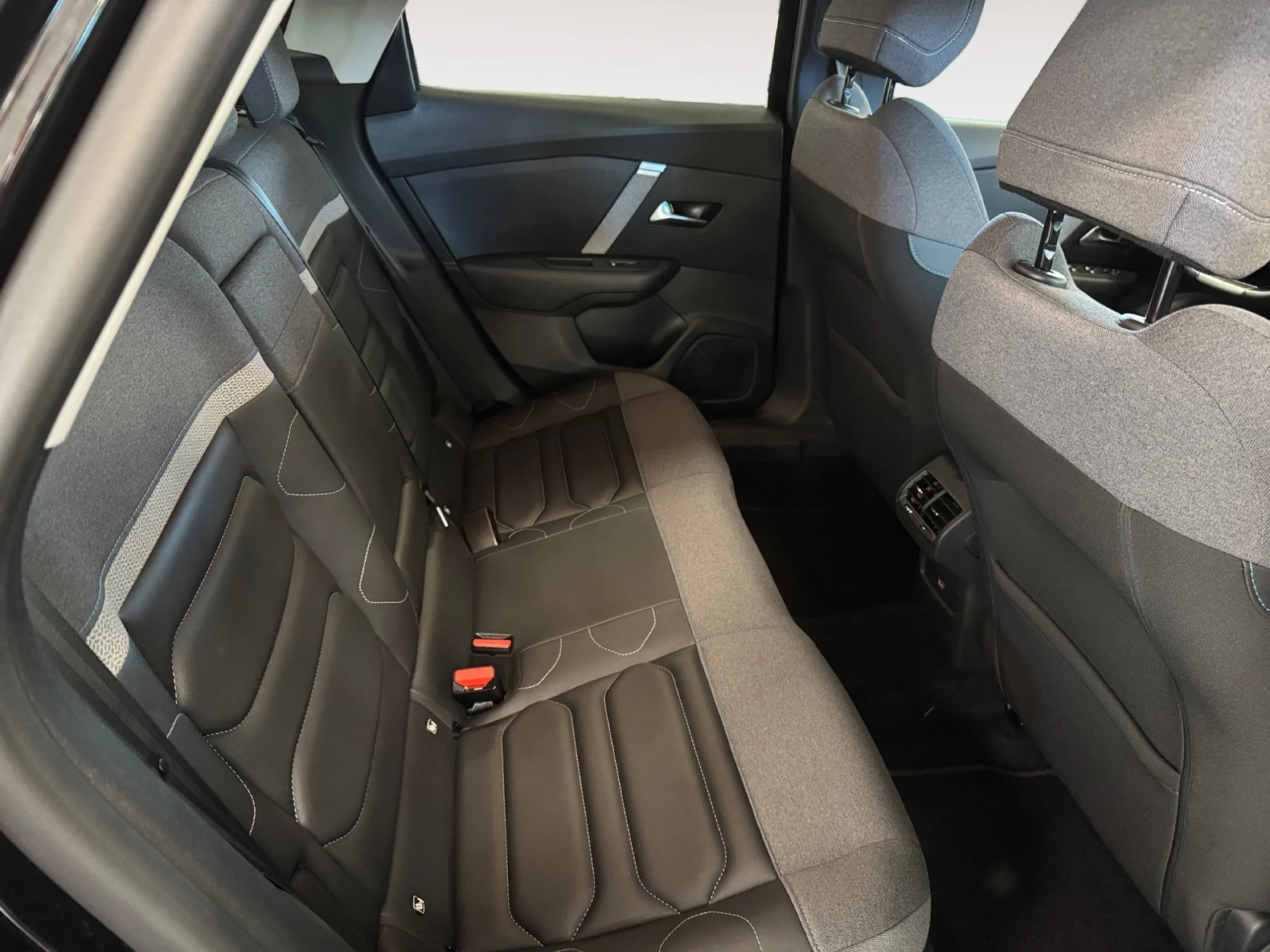 CITROEN C4 BLUEHDI 130 S&S EAT8 PLUS - Foto 7