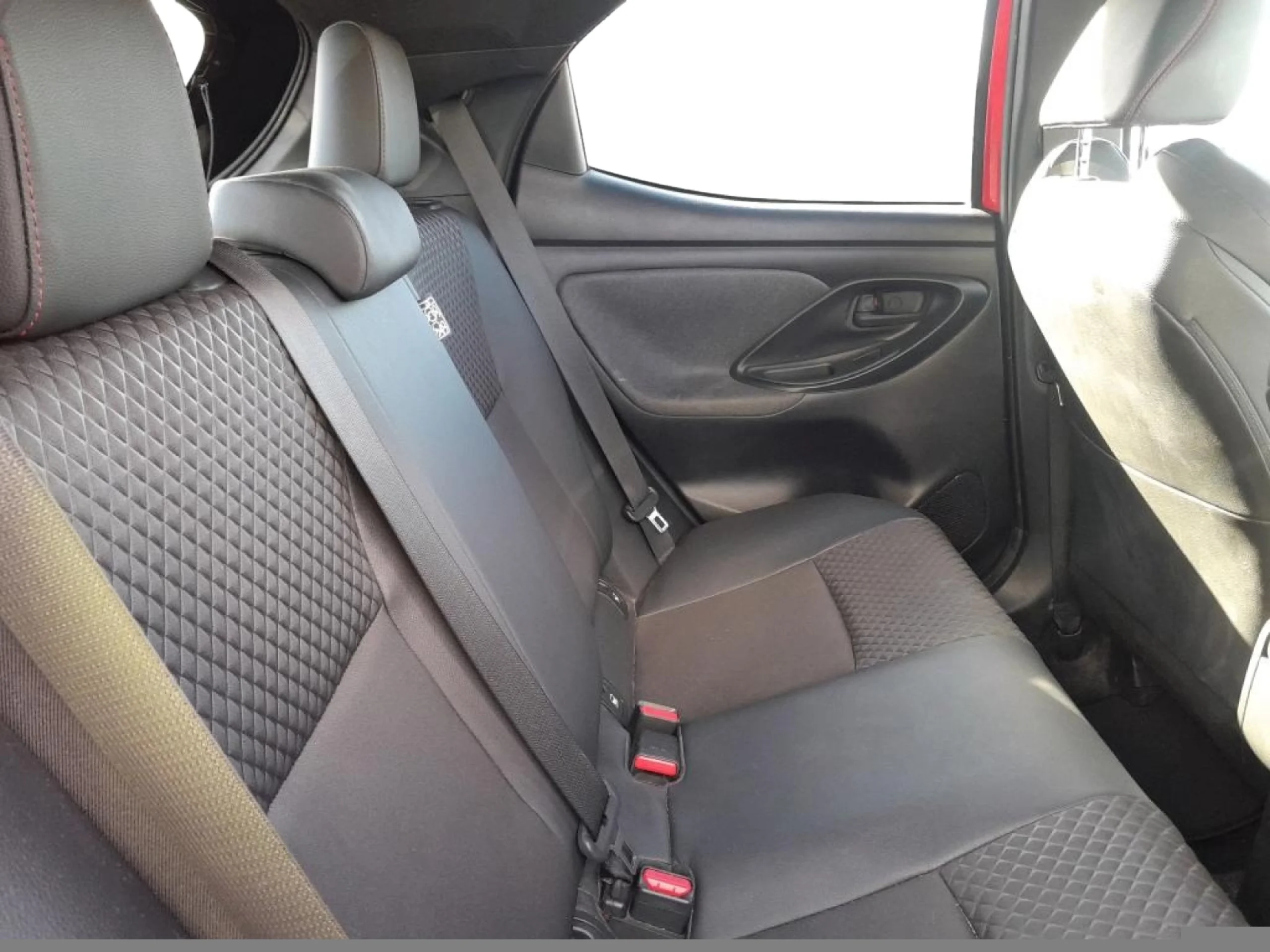 TOYOTA Yaris 1.5 120H STYLE - Foto 5