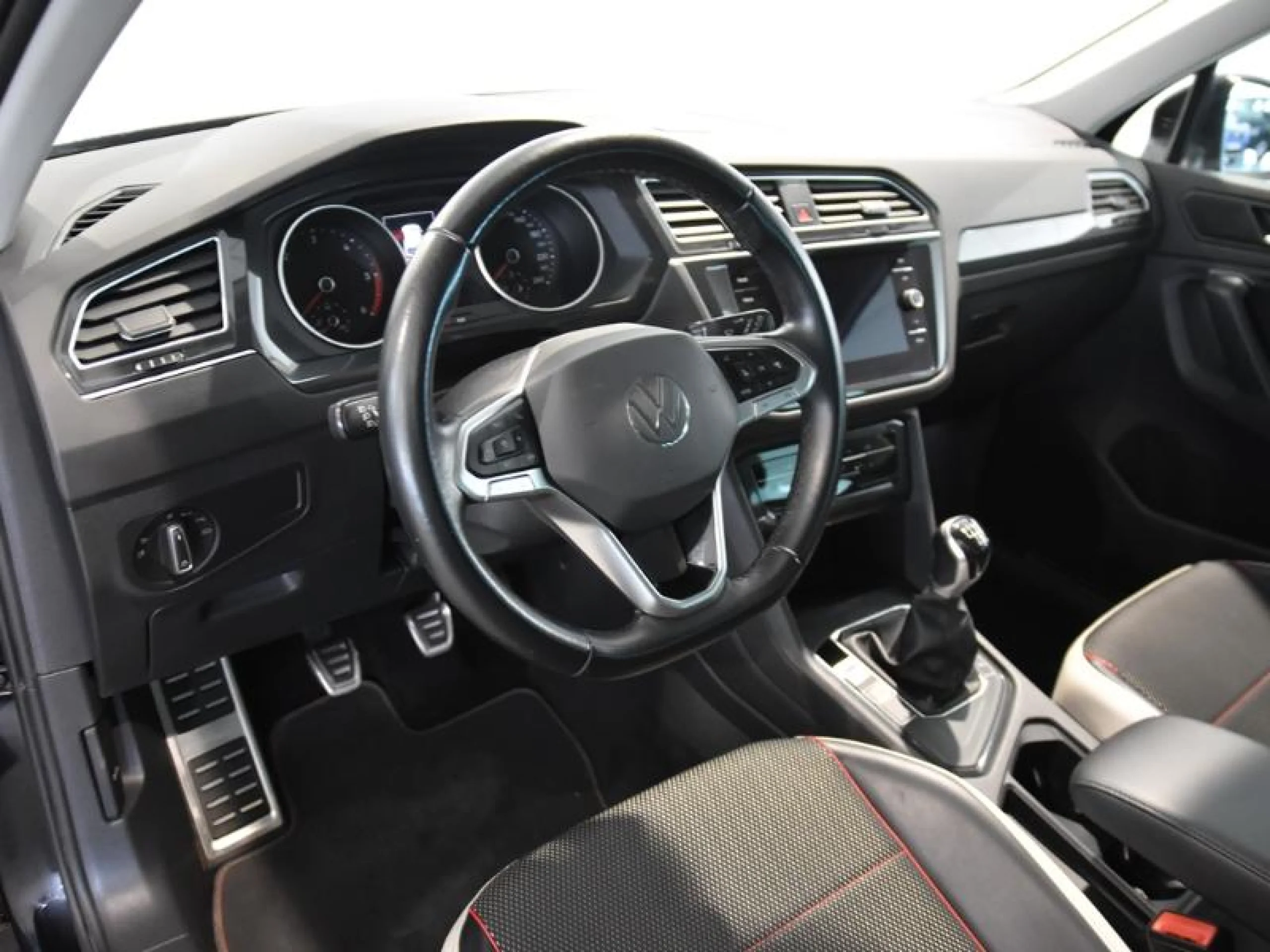 VOLKSWAGEN TIGUAN URBAN SPORT 2.0 TDI 110KW (150CV) - Foto 9