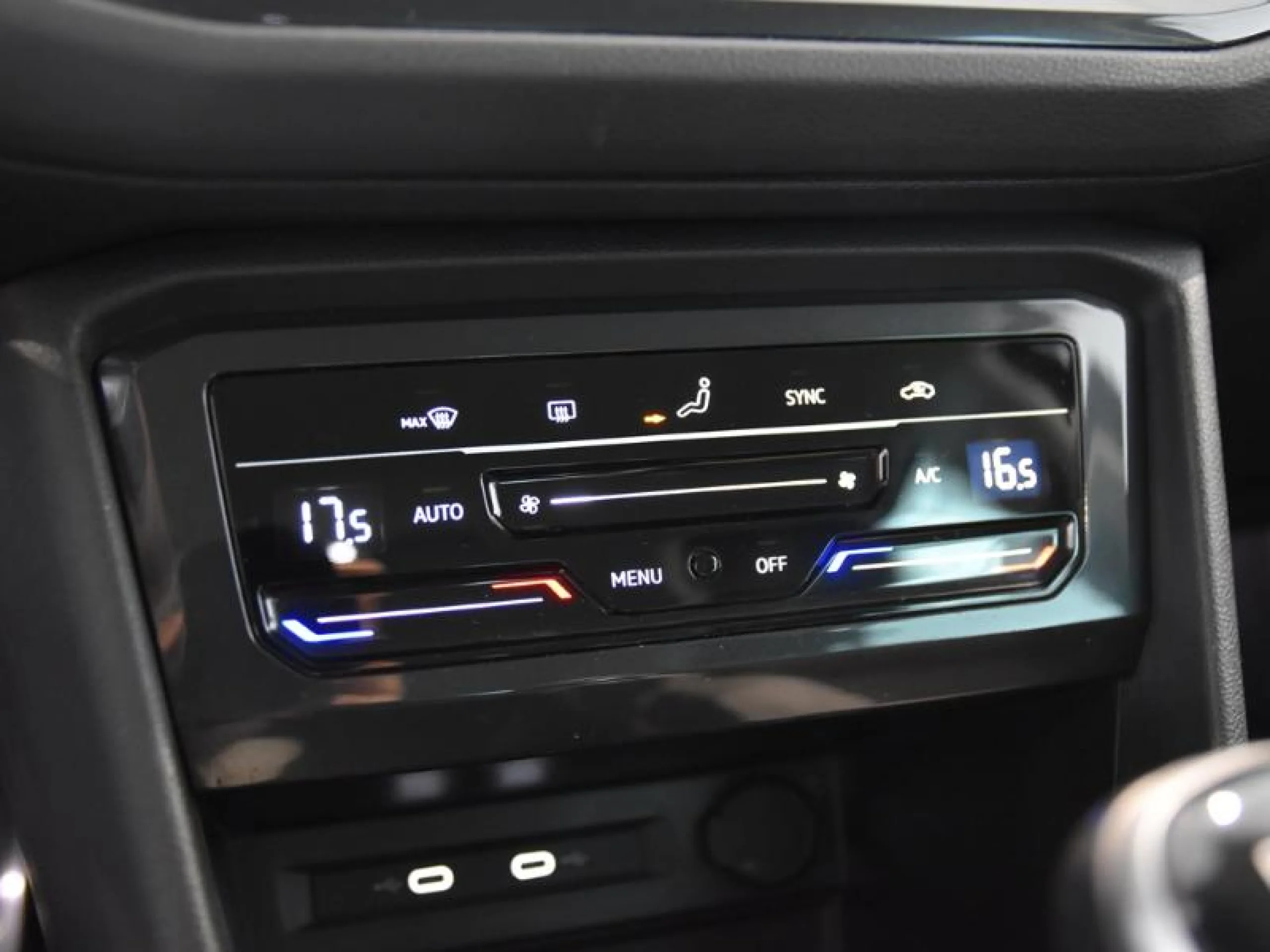 VOLKSWAGEN TIGUAN URBAN SPORT 2.0 TDI 110KW (150CV) - Foto 11