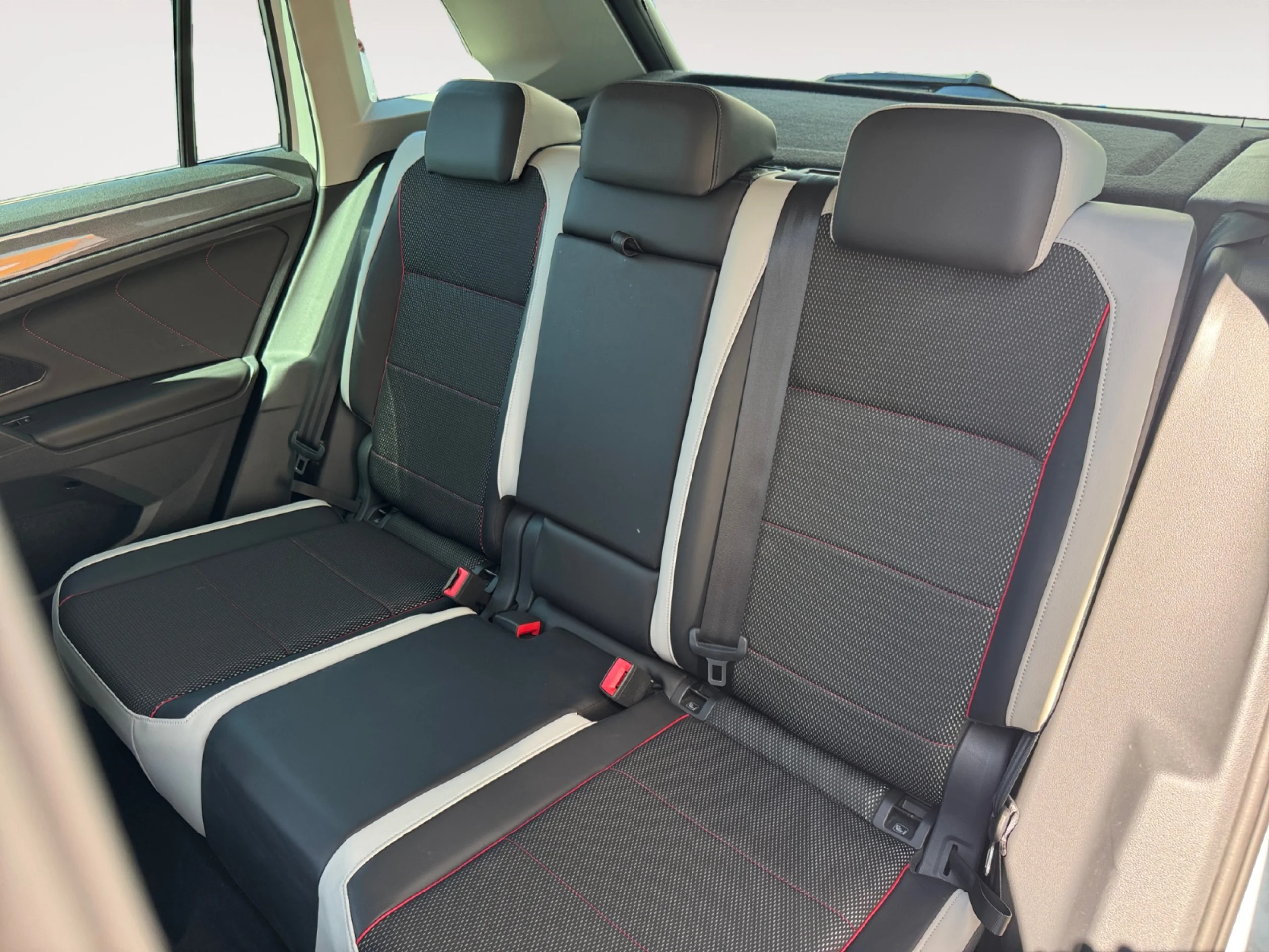 VOLKSWAGEN TIGUAN URBAN SPORT 1.5 TSI 110KW (150CV) - Foto 6