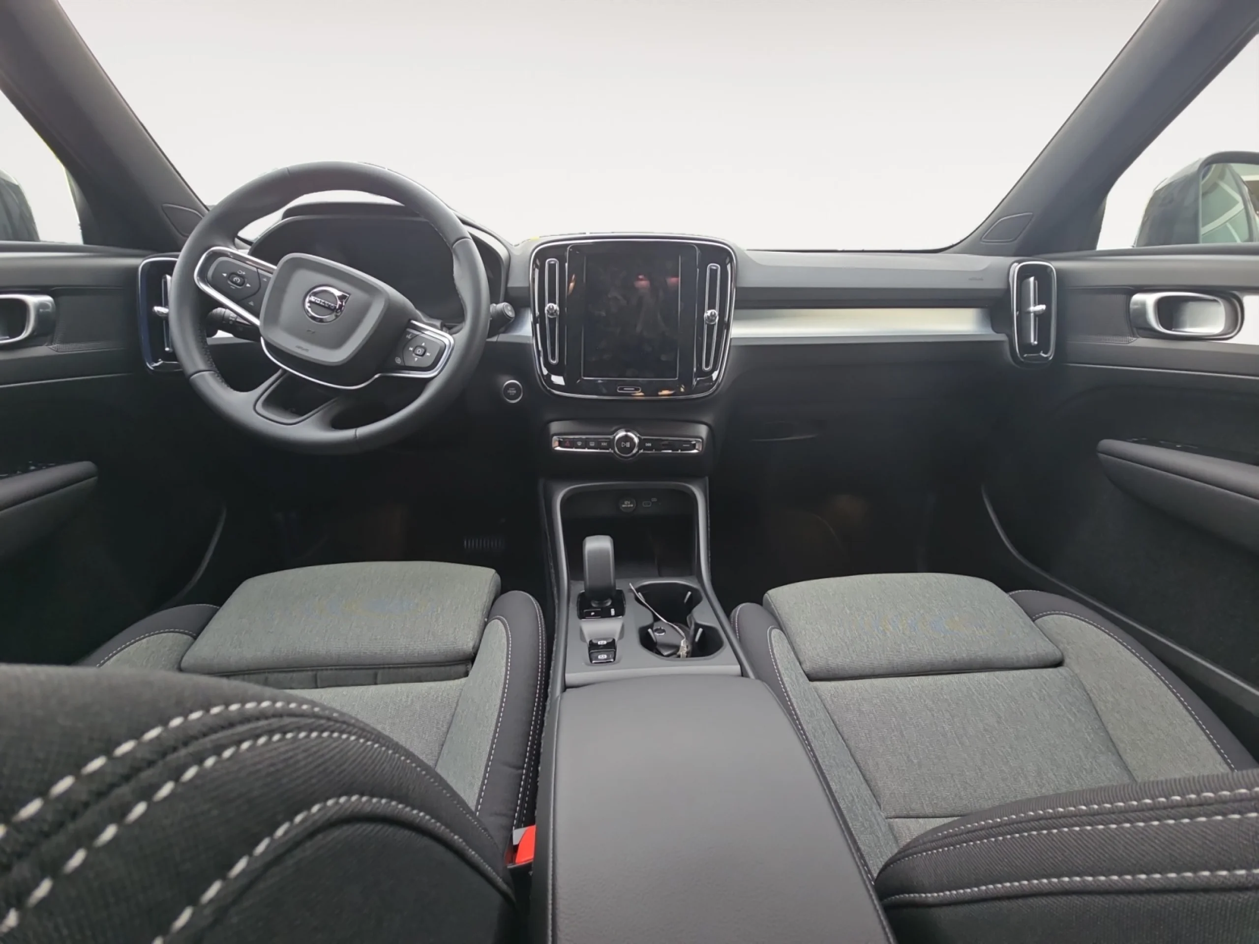VOLVO XC40 2.0 B3 G CORE AUTO - Foto 4