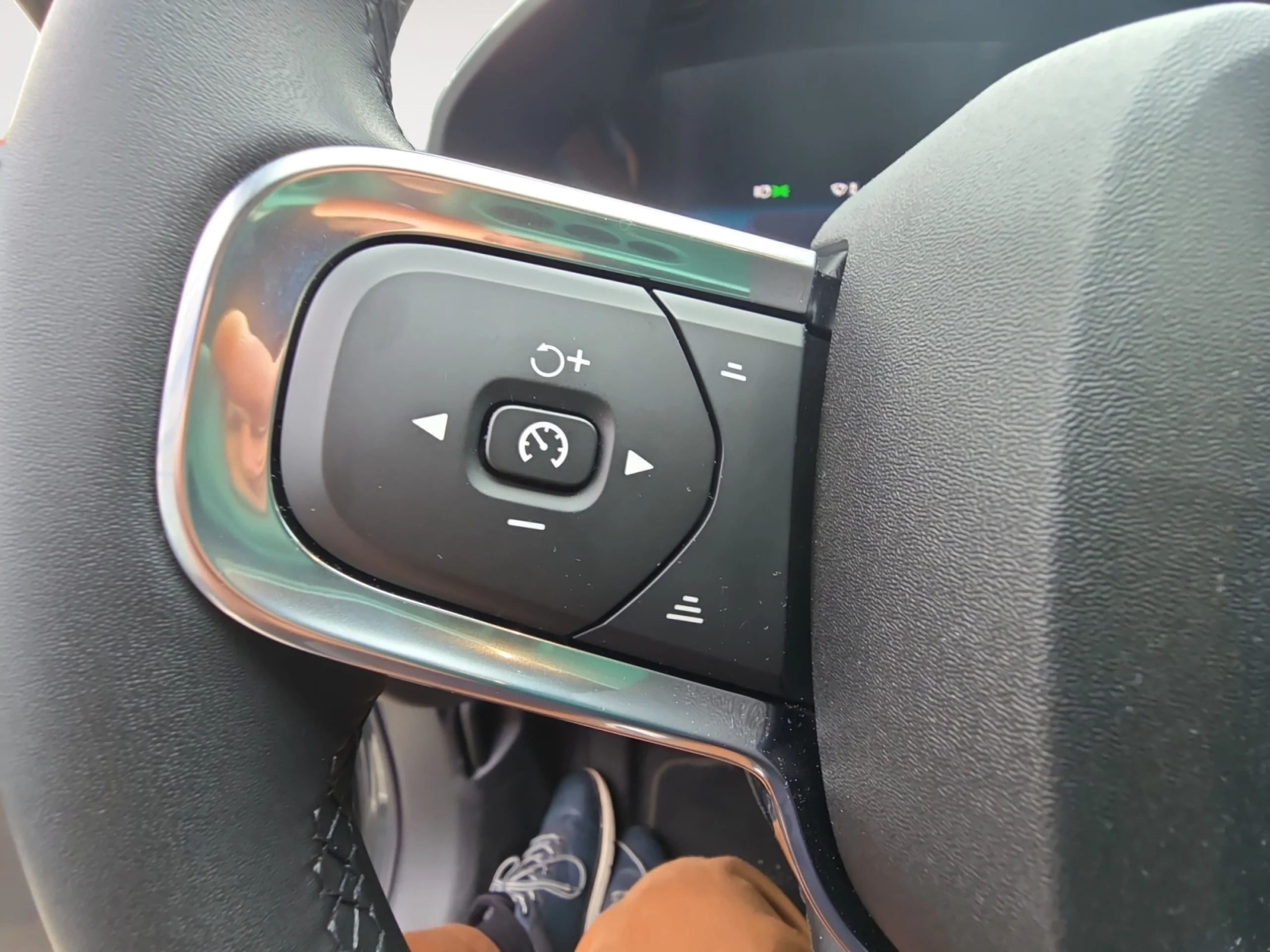 VOLVO XC40 2.0 B3 G CORE AUTO - Foto 12