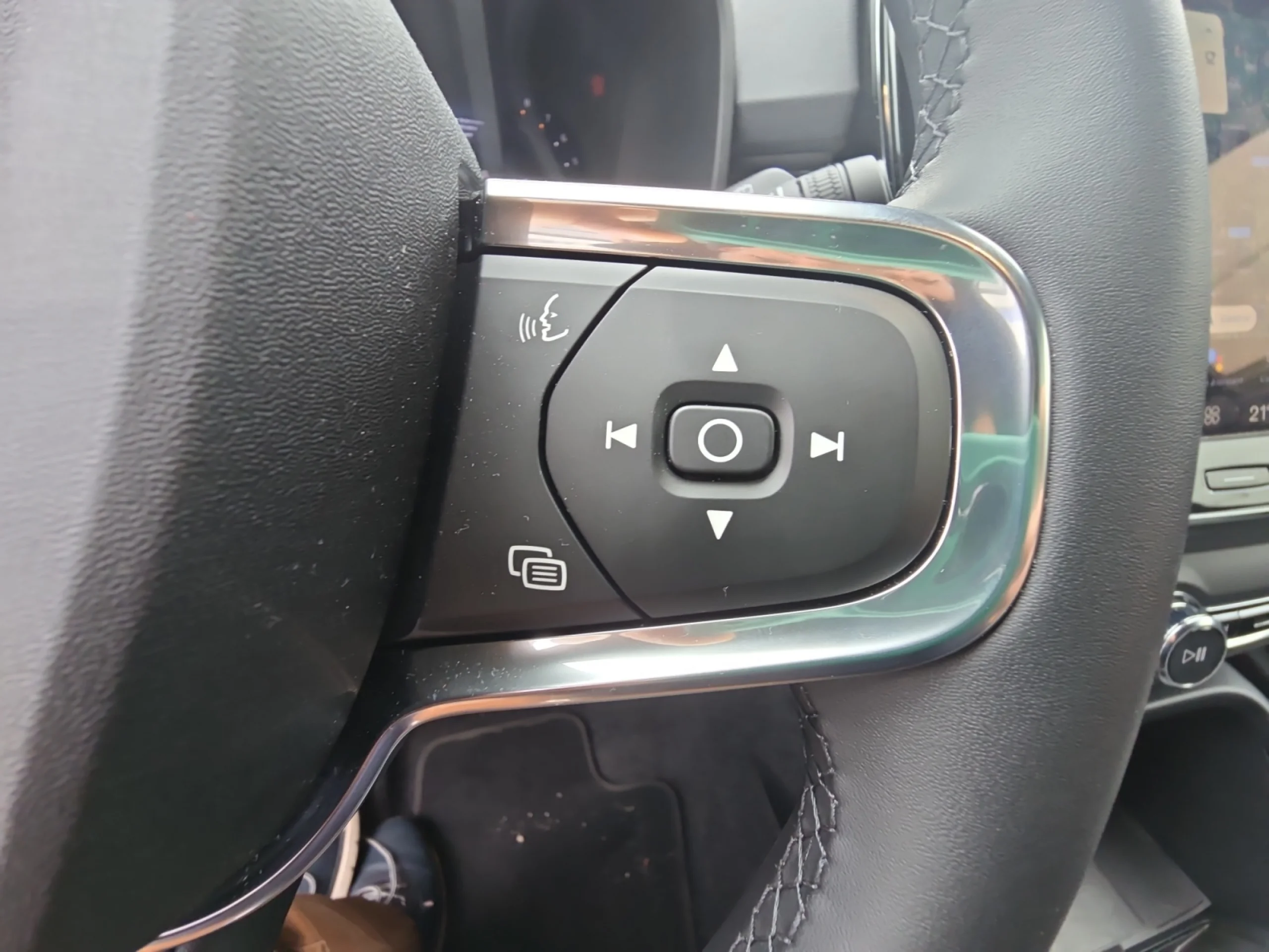 VOLVO XC40 2.0 B3 G CORE AUTO - Foto 13
