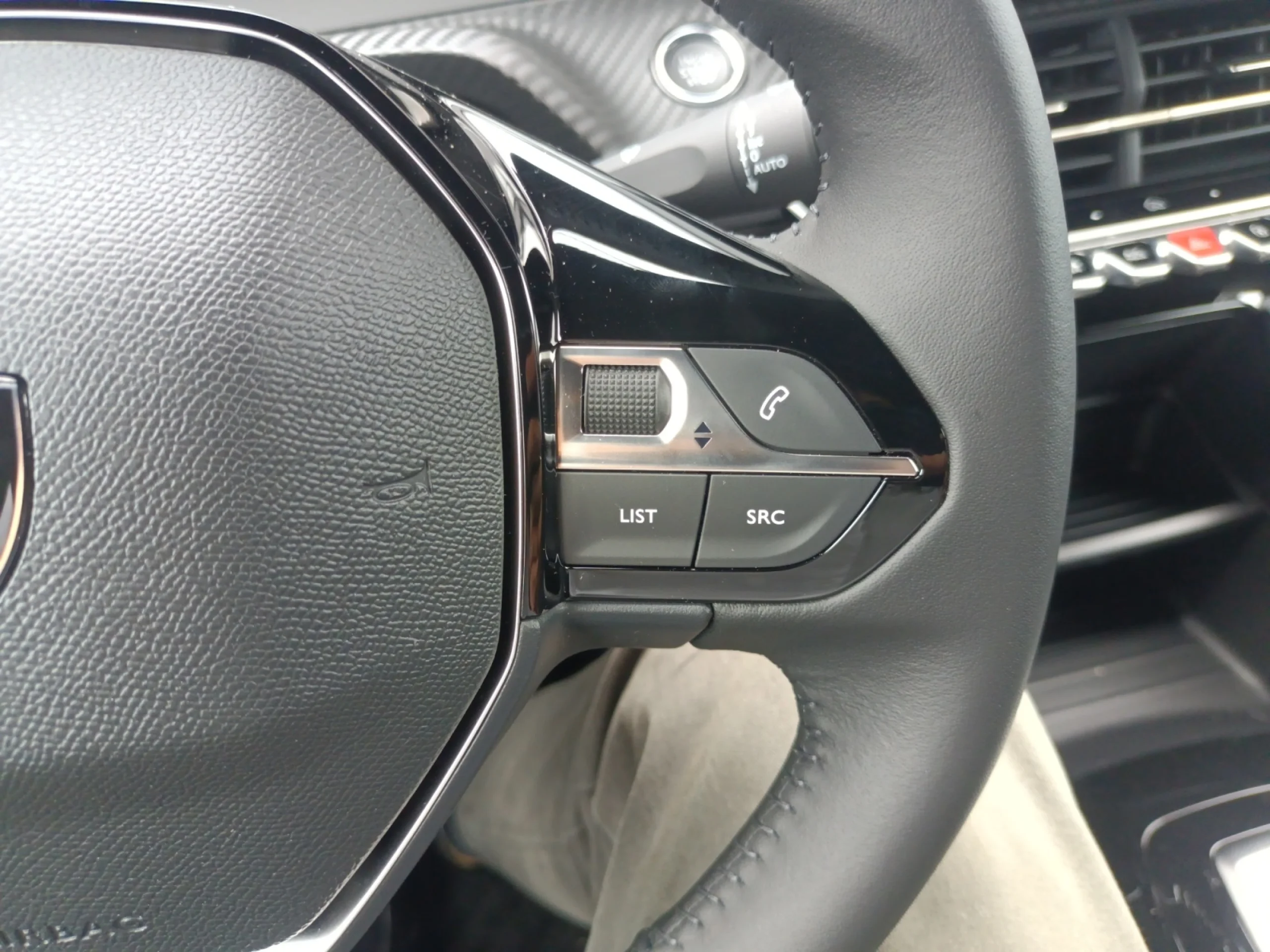 PEUGEOT 2008 2008 ALLURE HYBRID 145 EDCS6 - Foto 12
