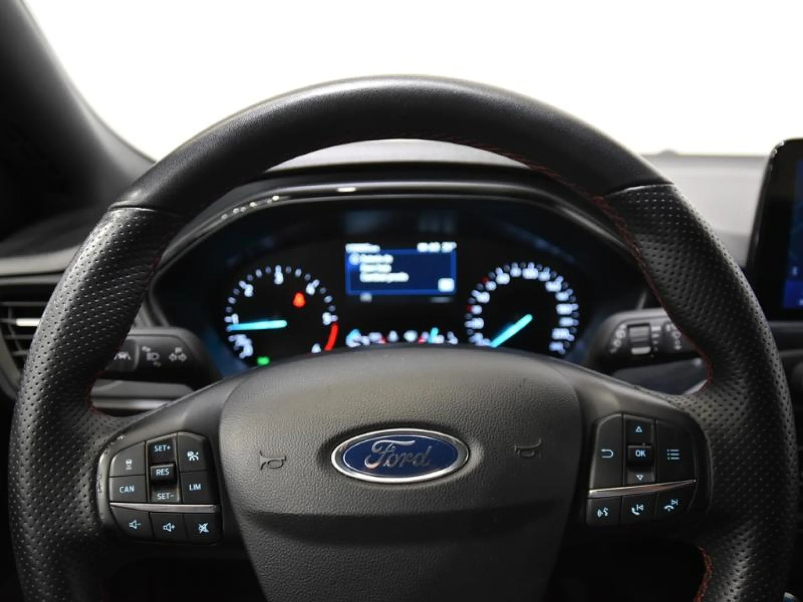 FORD FOCUS 1.5 ST LINE 120CV - Foto 14