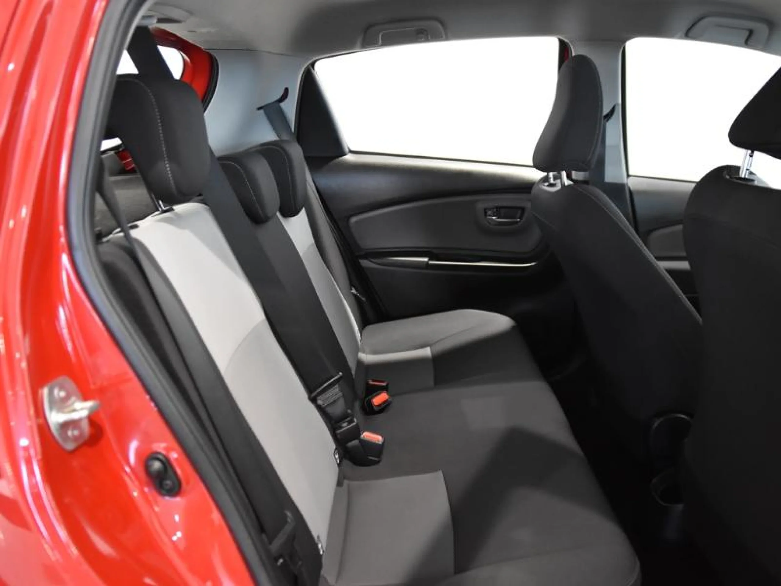 TOYOTA Yaris 1.5 110 ACTIVE - Foto 5