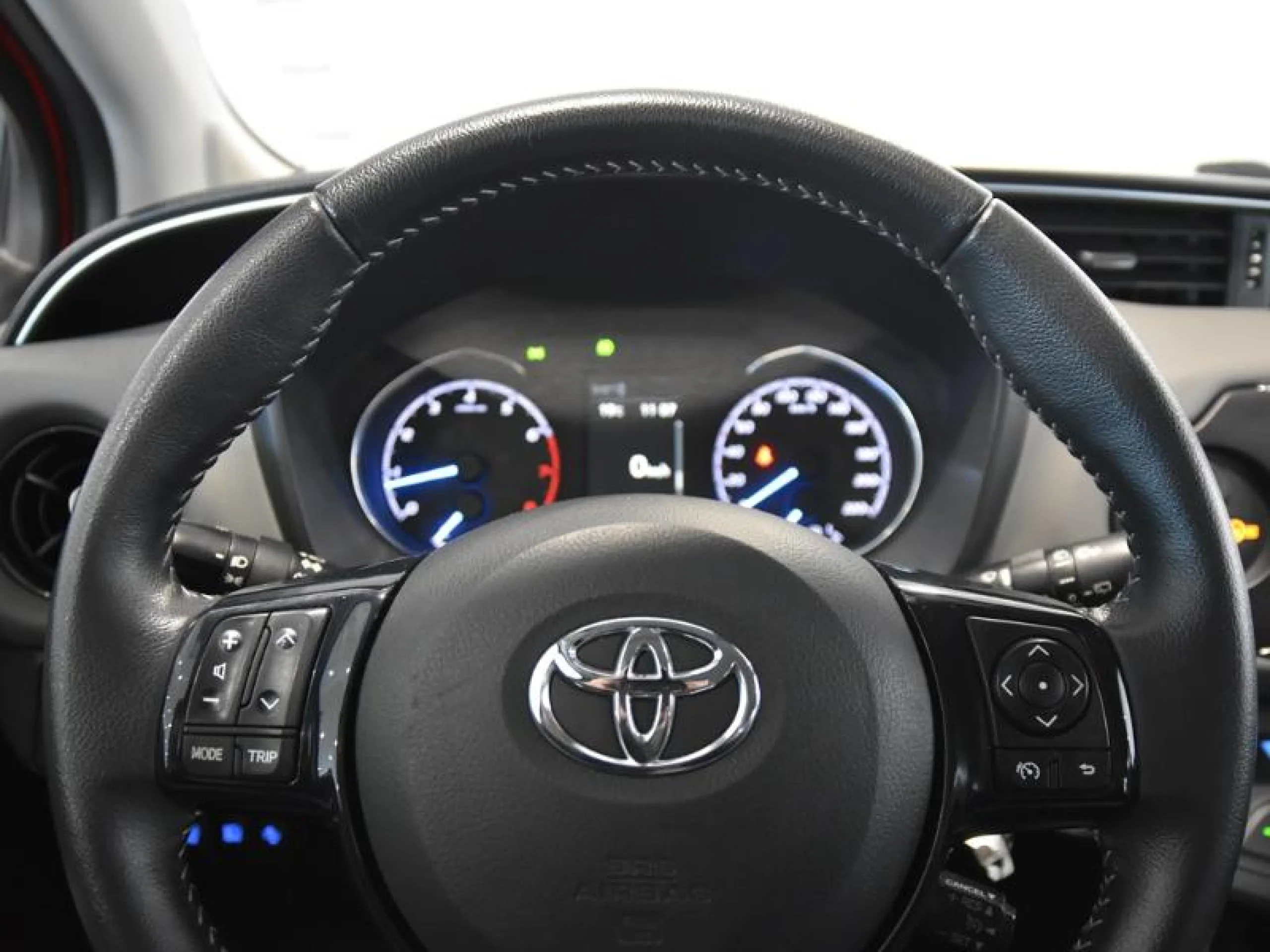 TOYOTA Yaris 1.5 110 ACTIVE - Foto 11